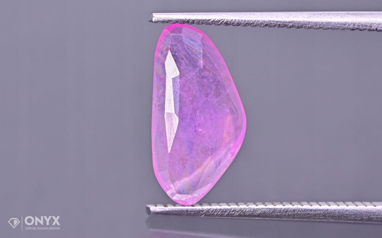 Turmalín fazetovaná nepravidelná rozeta 12x6 mm