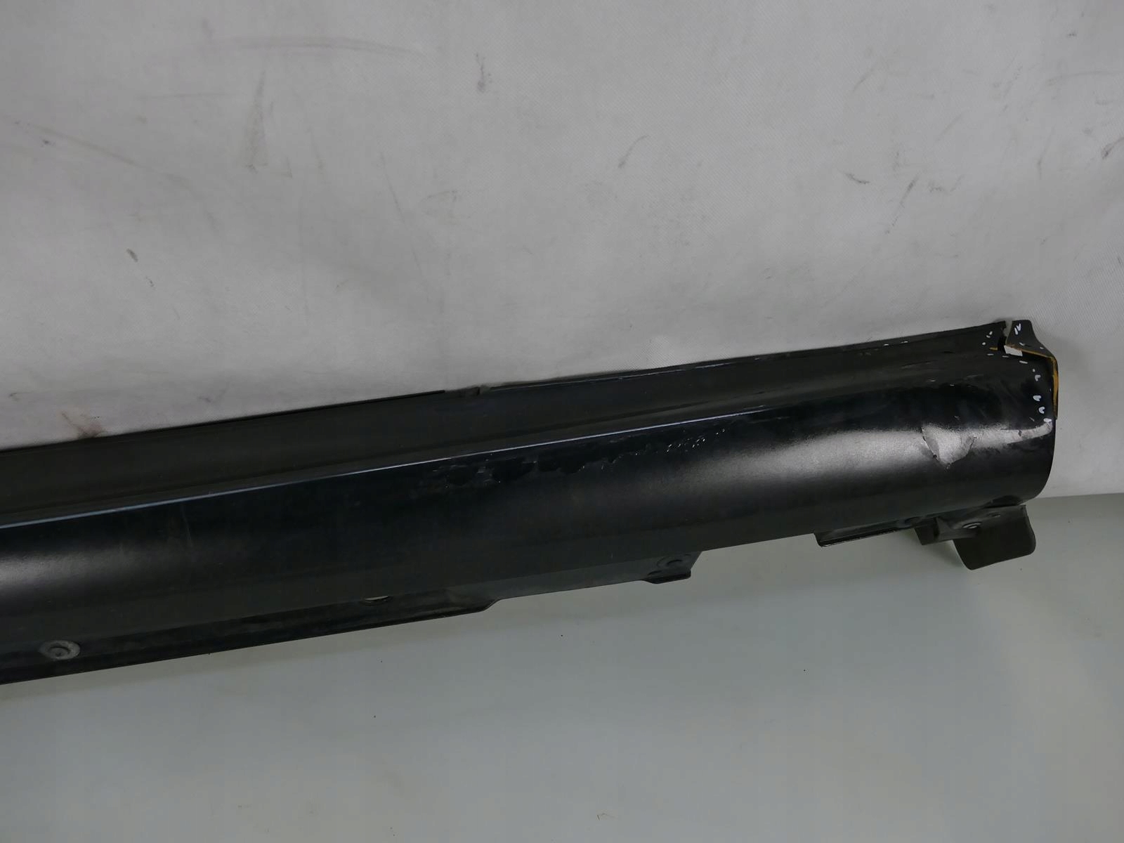 MERCEDES W209 C209 LIFT AMG moulding threshold left cap 197