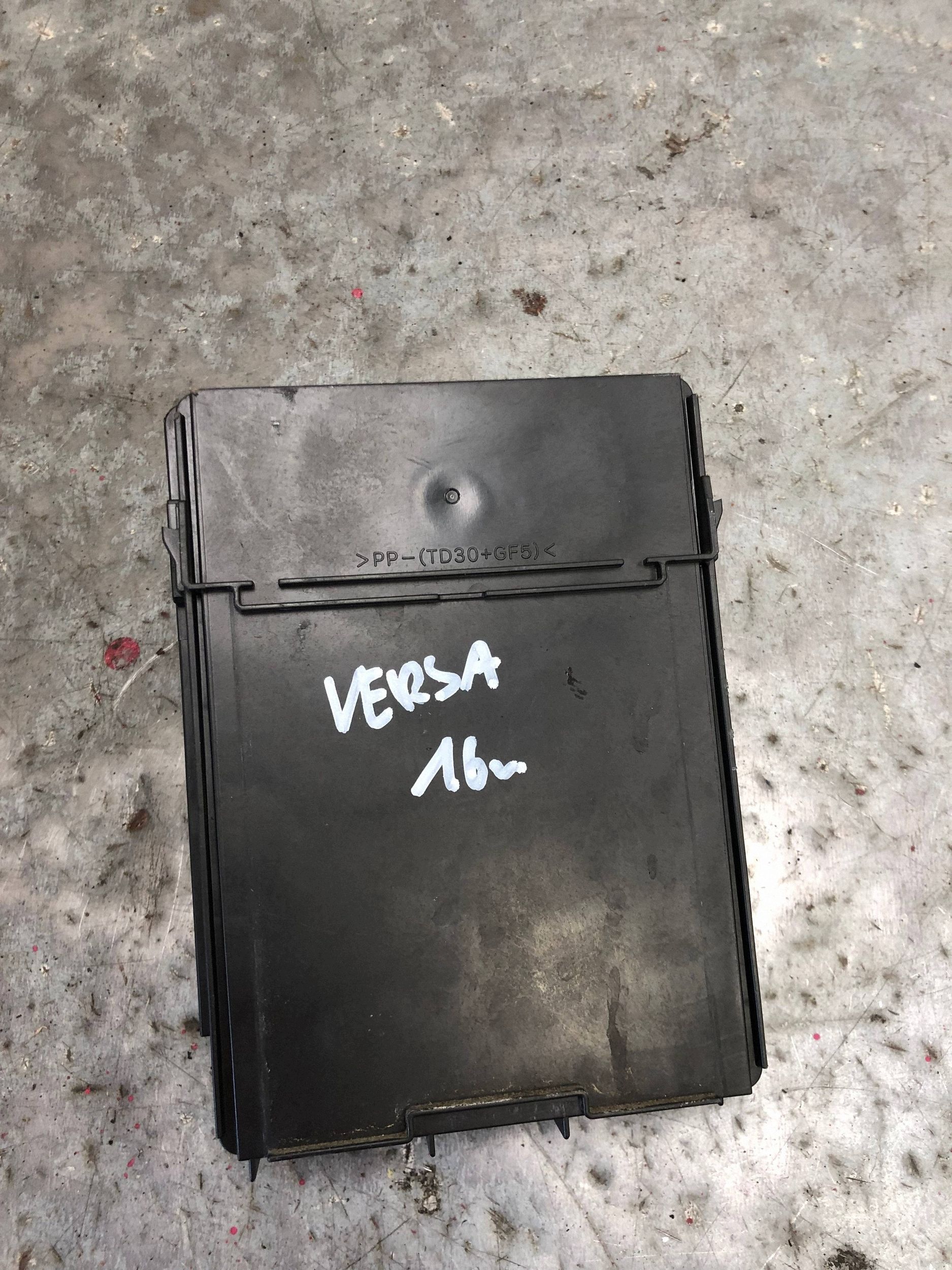 module fusibles NISSAN VERSA berline 284B71HR6A