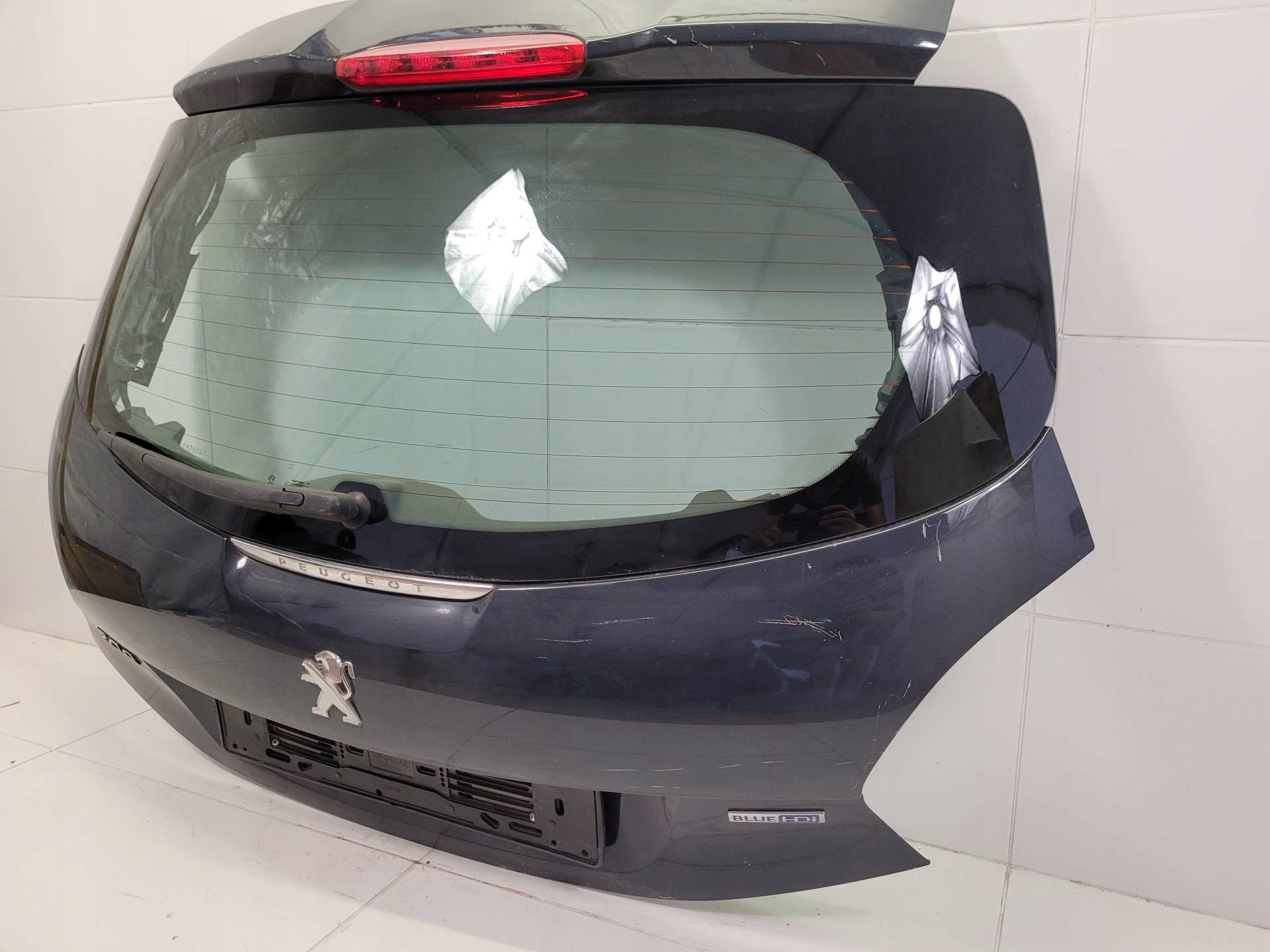 rear trunk door boot Peugeot 208 2015