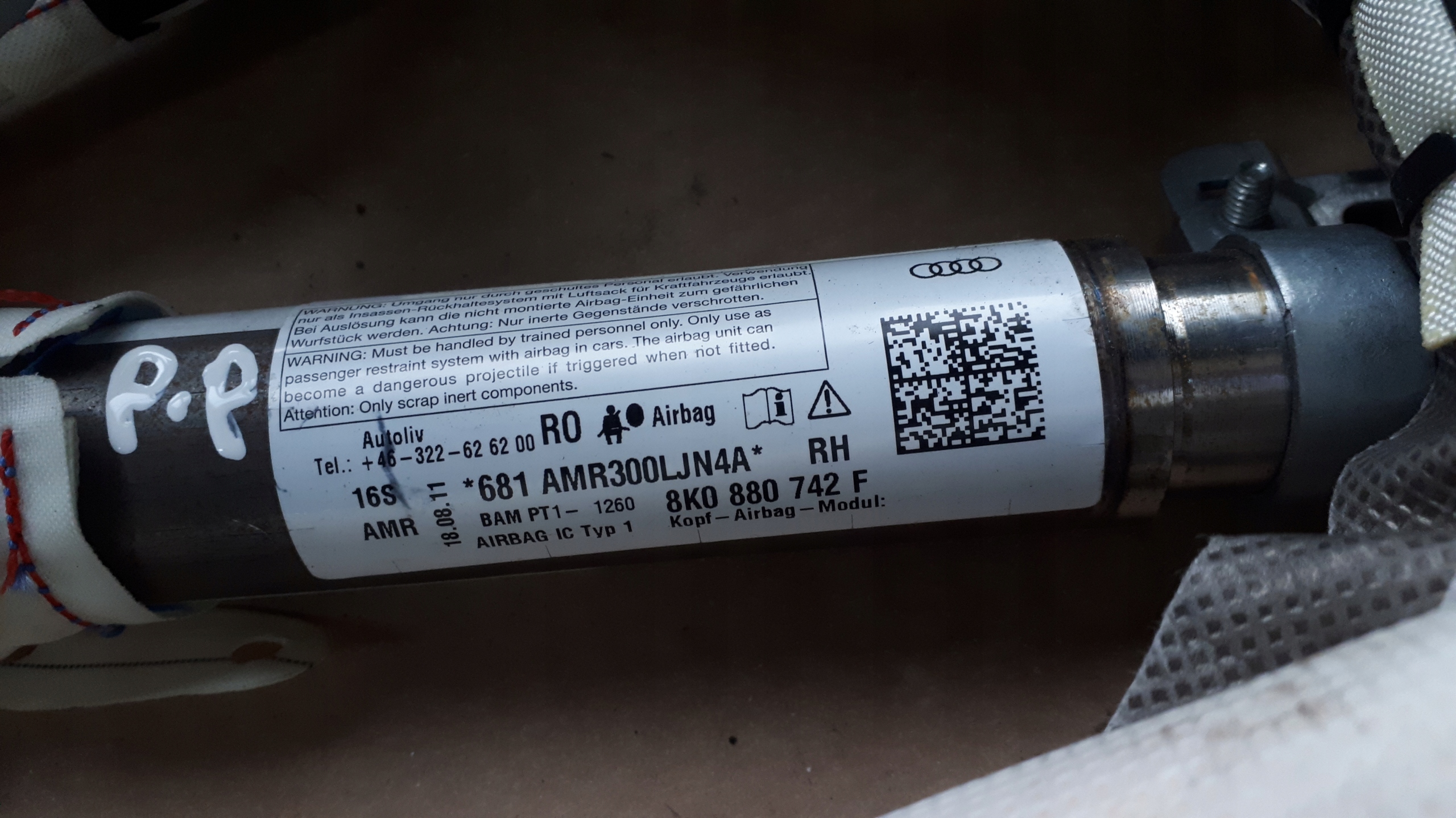 S4 B8 A4 пиропатрон Воздух правая 8K0880742A