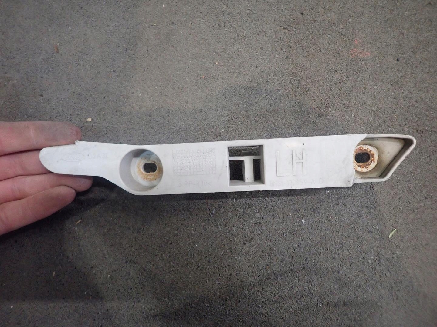 bumper bracket right left front FOCUS MK2 LIFT 10