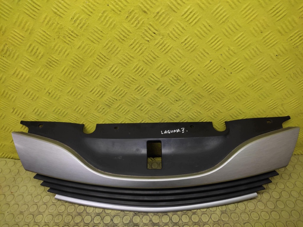 RENAULT LAGUNA II grille 8200012581
