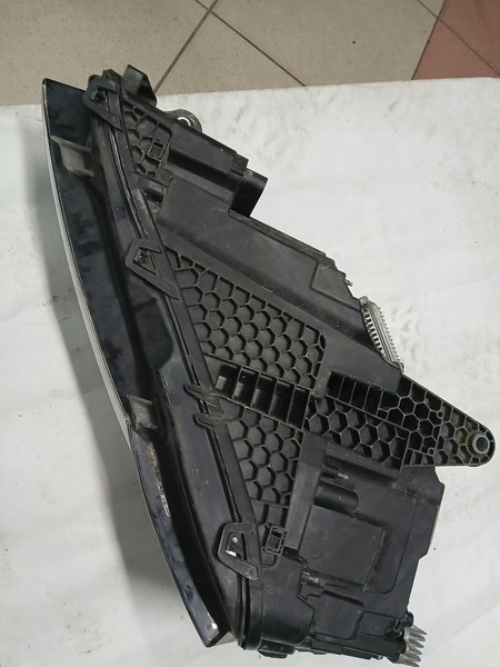 REFLEKTOR destra SKODA SUPERB III LIFT led