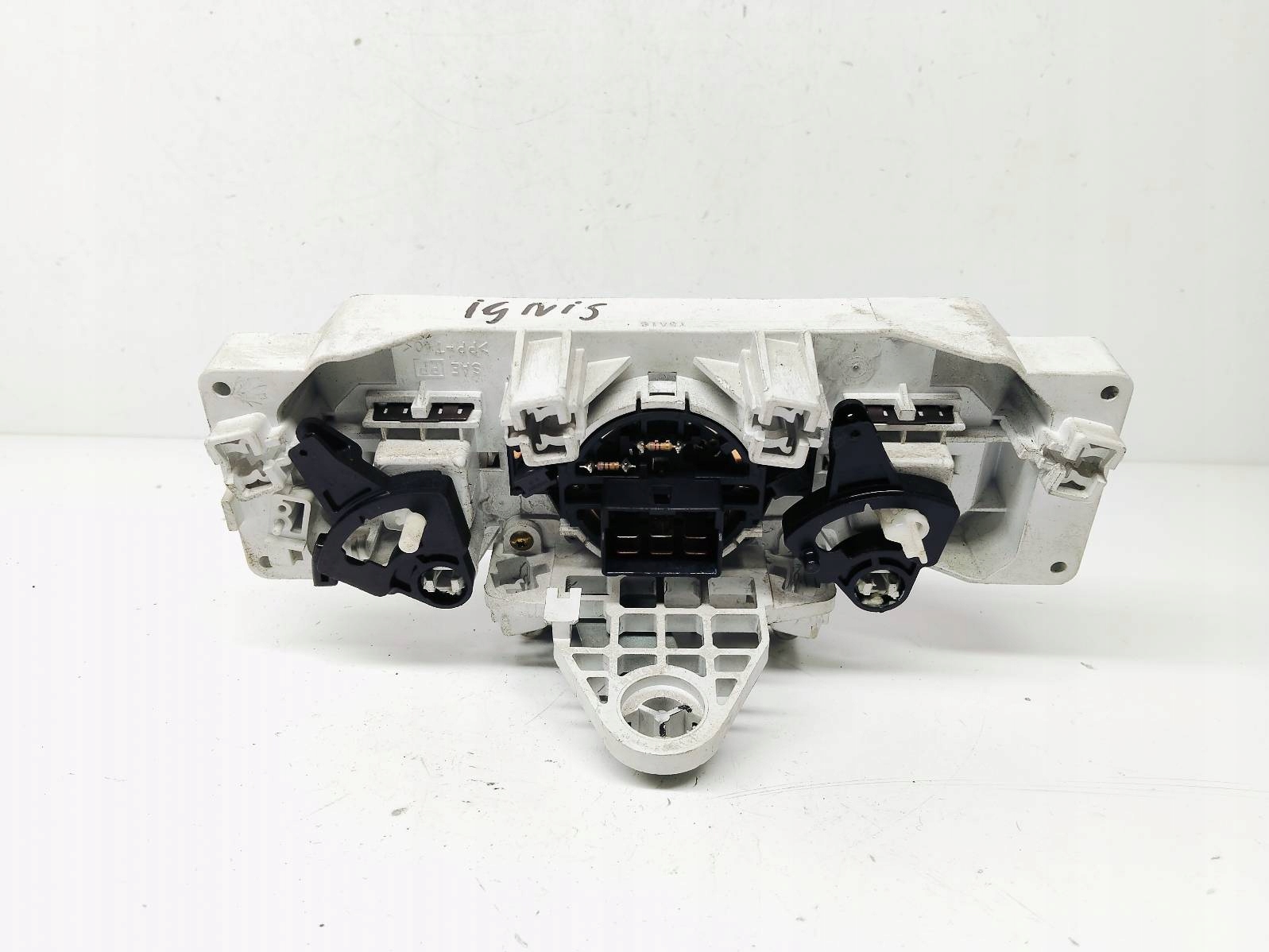 Panel switch air conditioning devices SUZUKI IGNIS 1.3 16V Y3A16