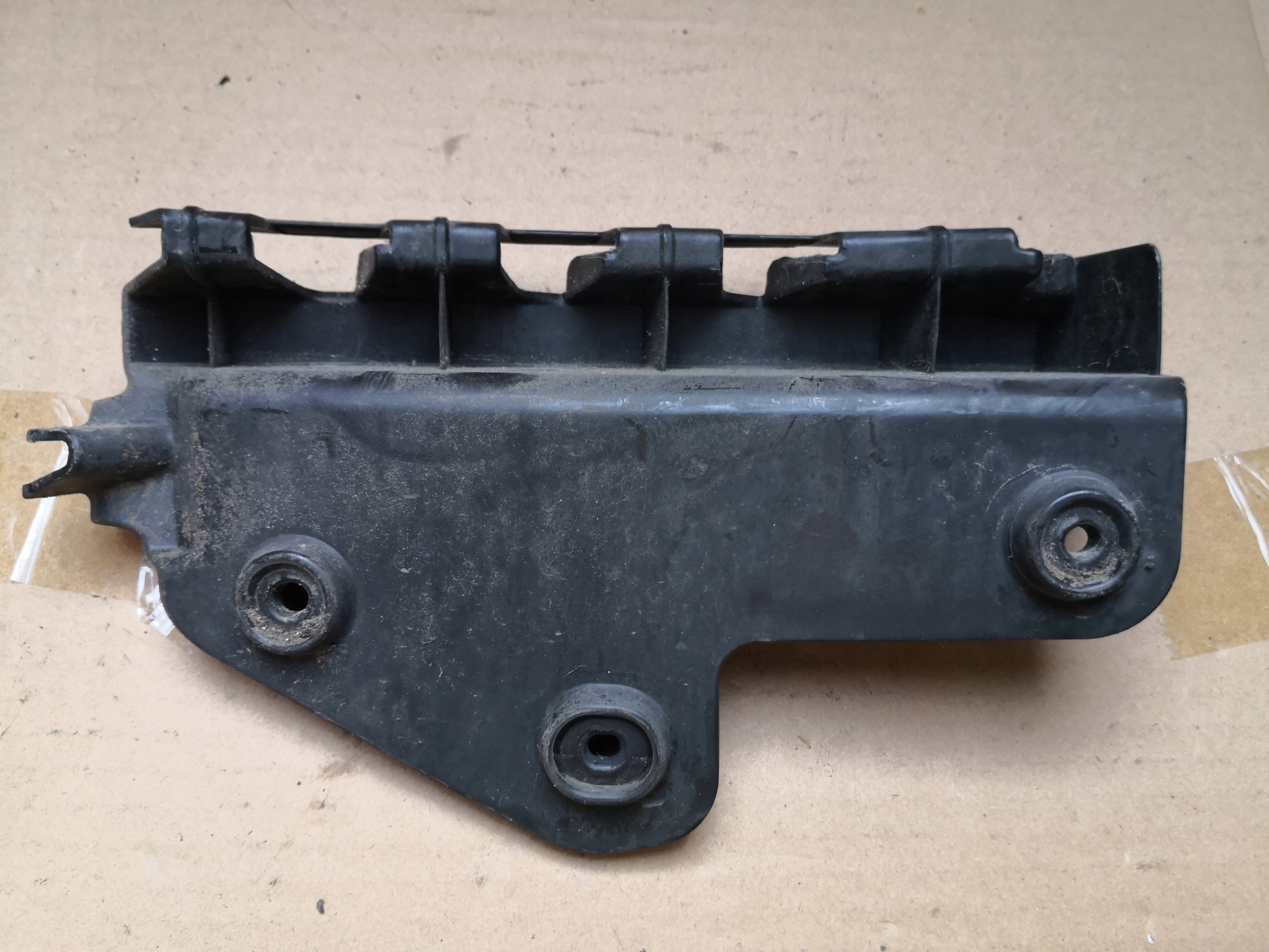 bumper bracket right rear part AUDI A3 8P 8P3807394