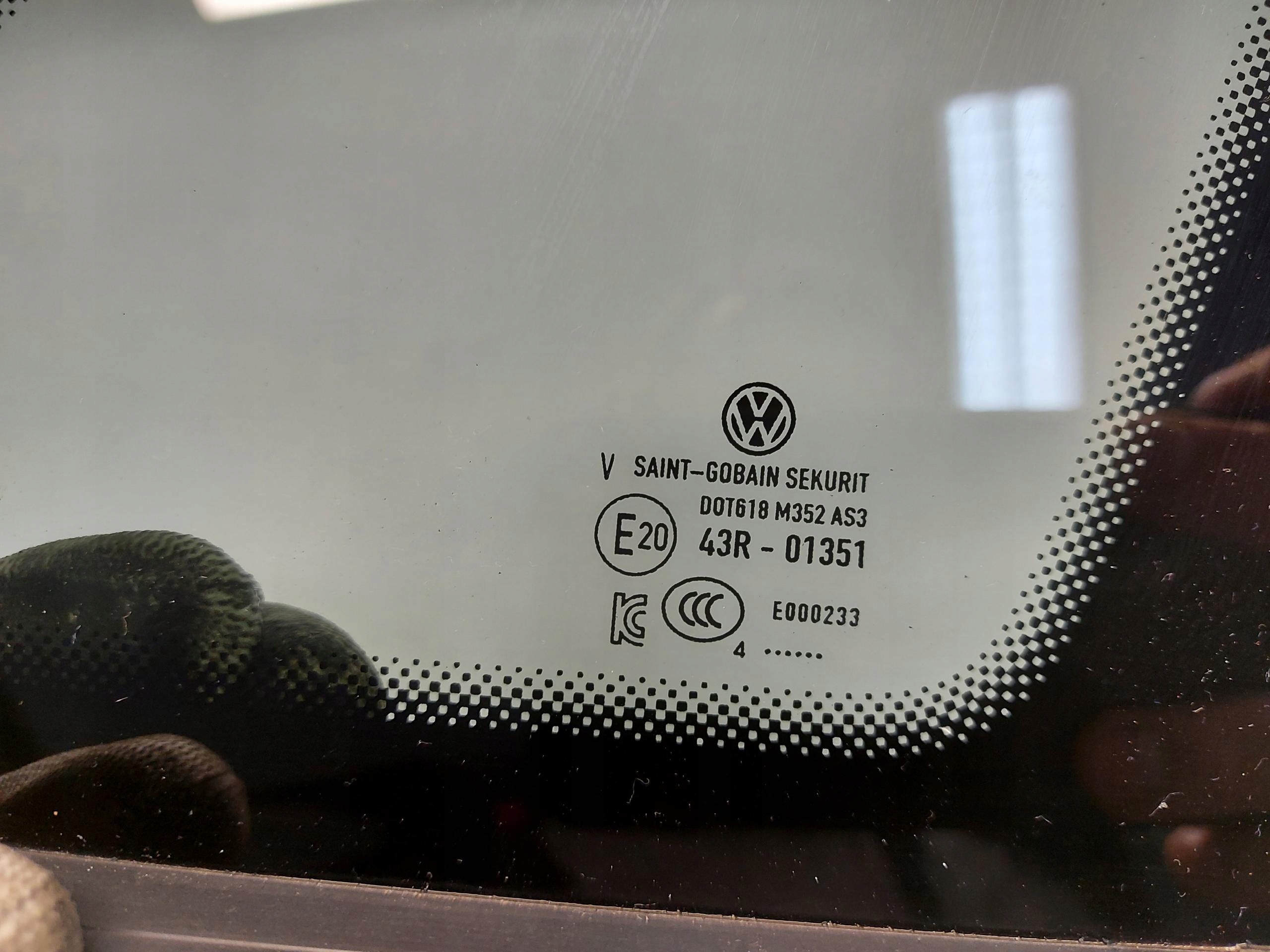 VW ID4 11A , 2024r SUV 5D window bodywork right rear part