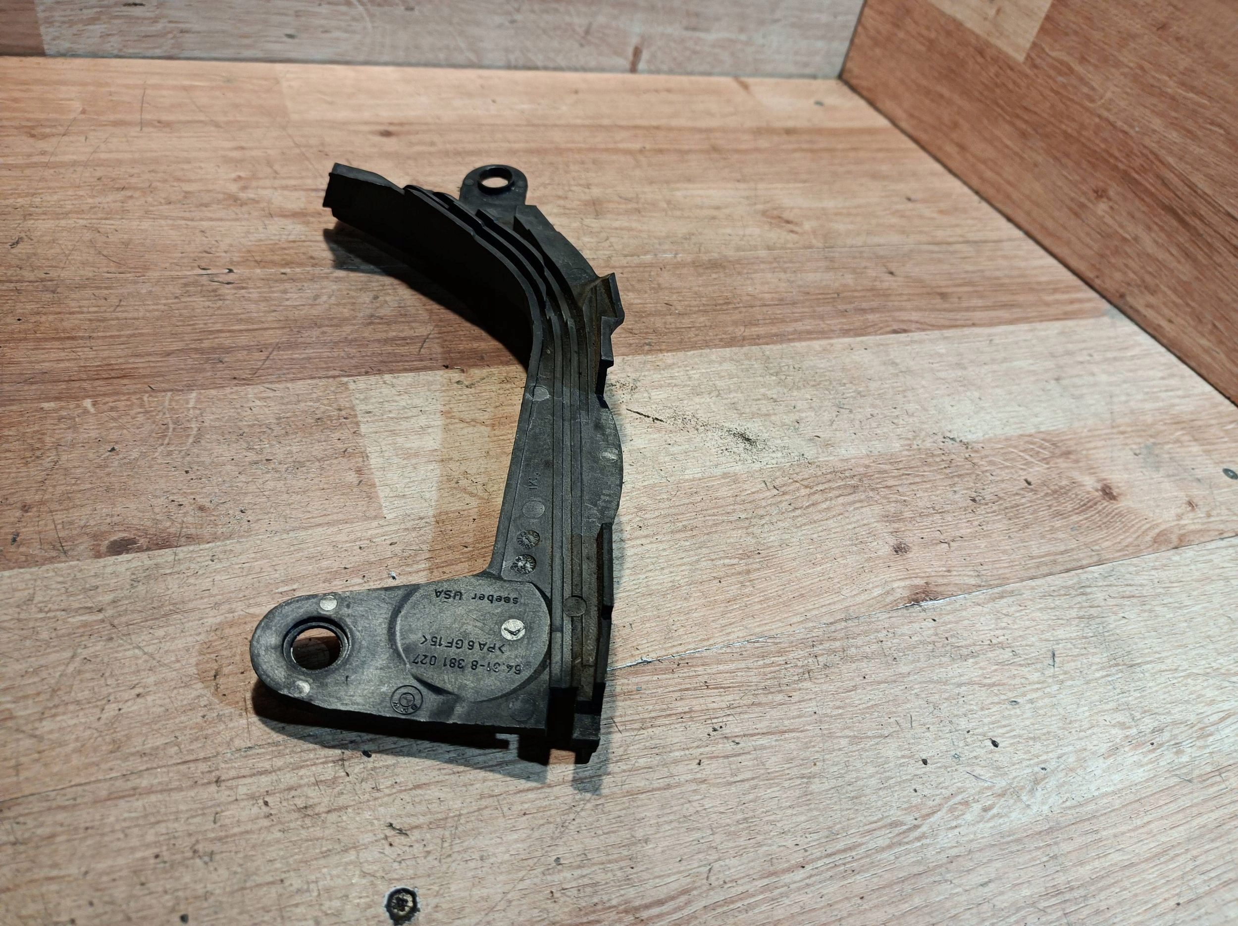 Stütze mikrofiltra heizgebläse BMW X5 E53 8381027