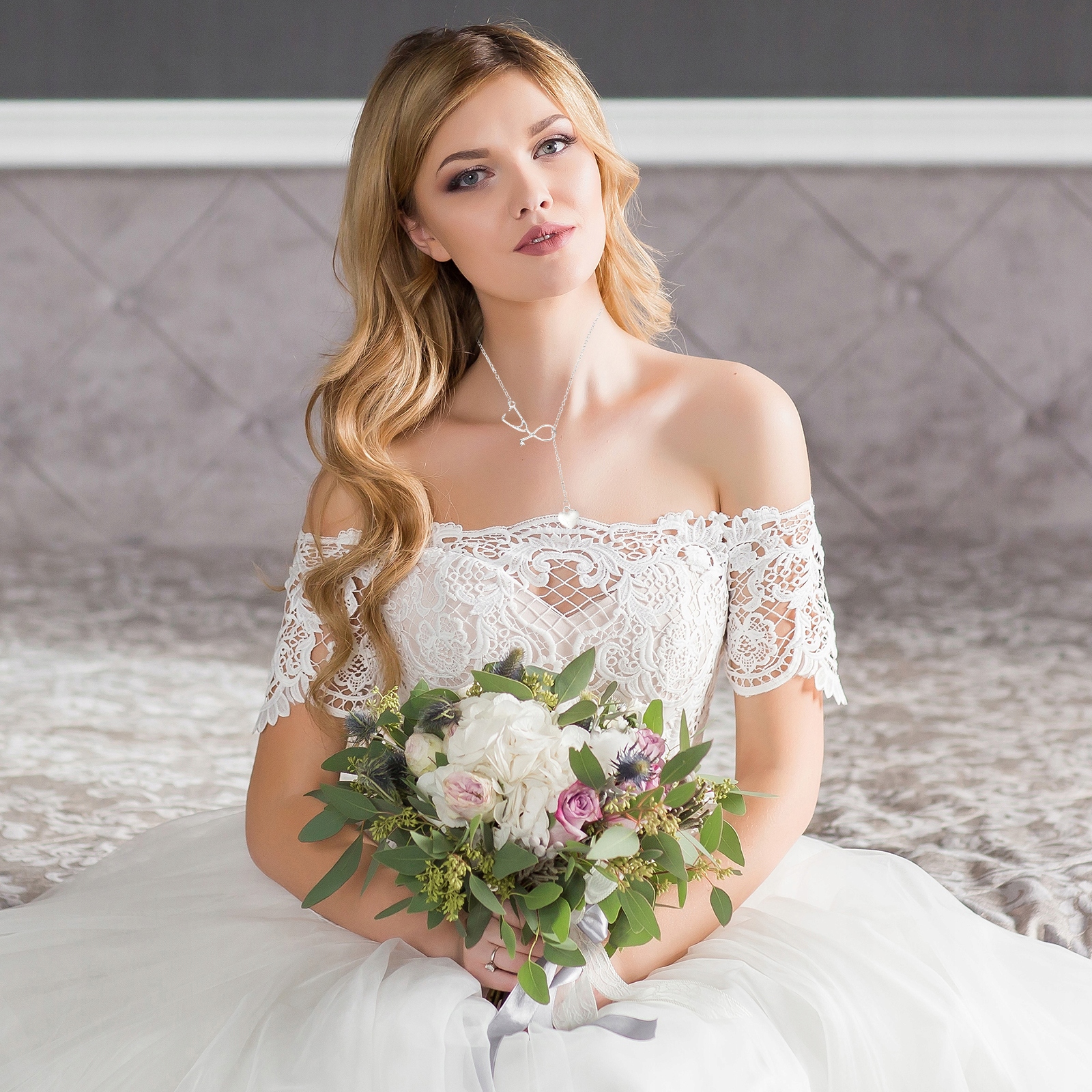 PIELĘGNIARKA NASZYJNIK NA OBOJCZYKU FOTODRUKOWANA OSOBOWOŚĆ Rodzaj Klasyczne