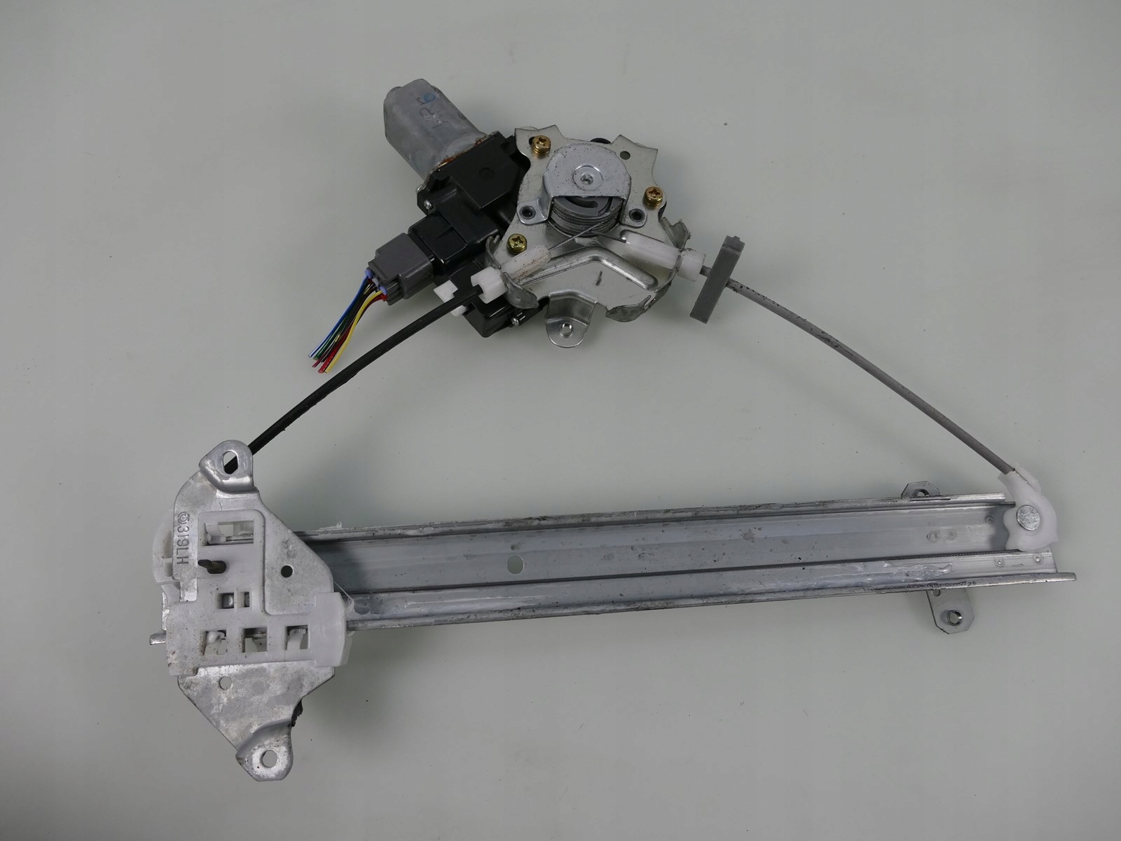 MITSUBISHI OUTLANDER and window regulator left rear part