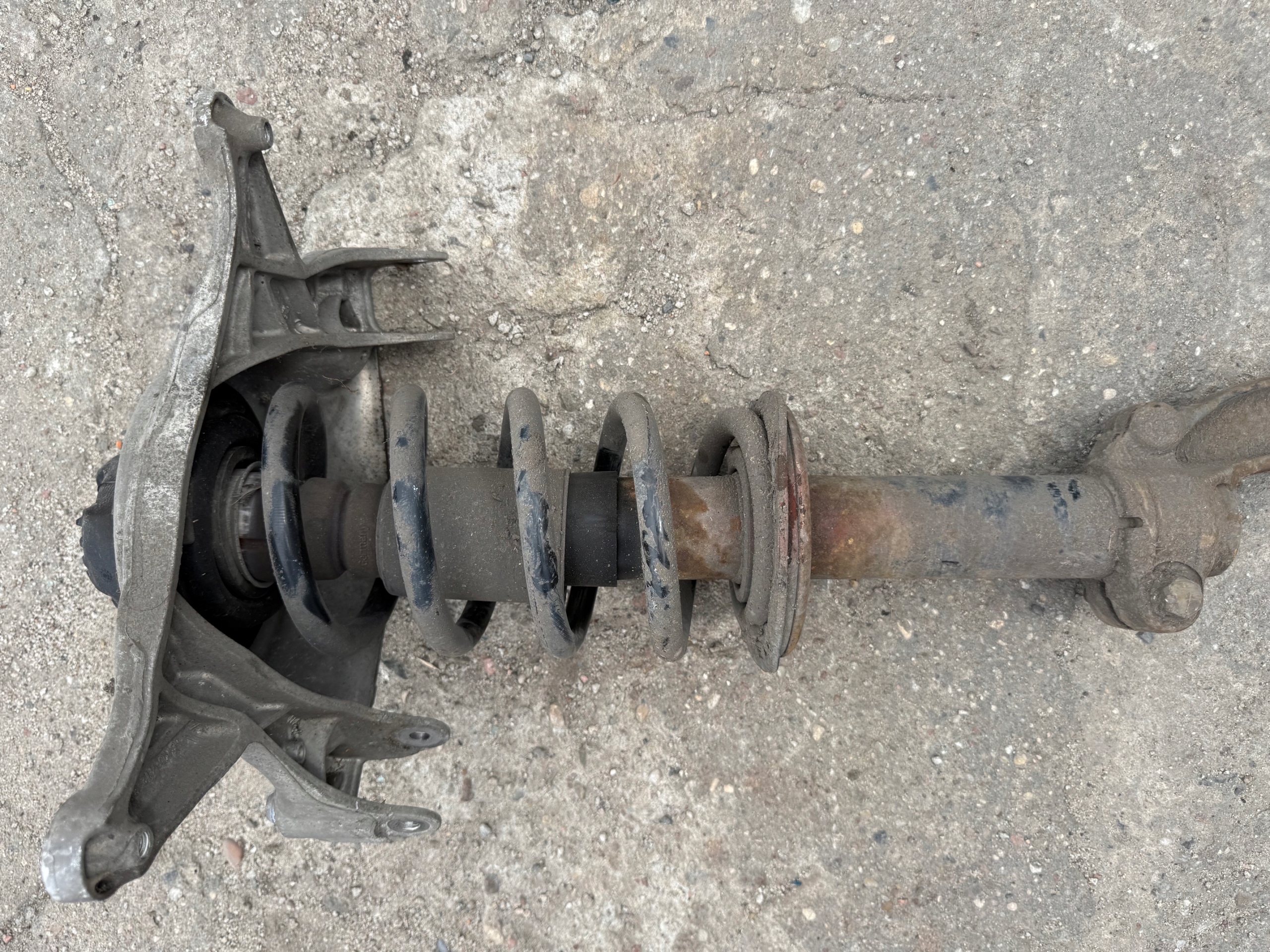 AUDI Q5 8R 2.0 TDI shock absorber right front front