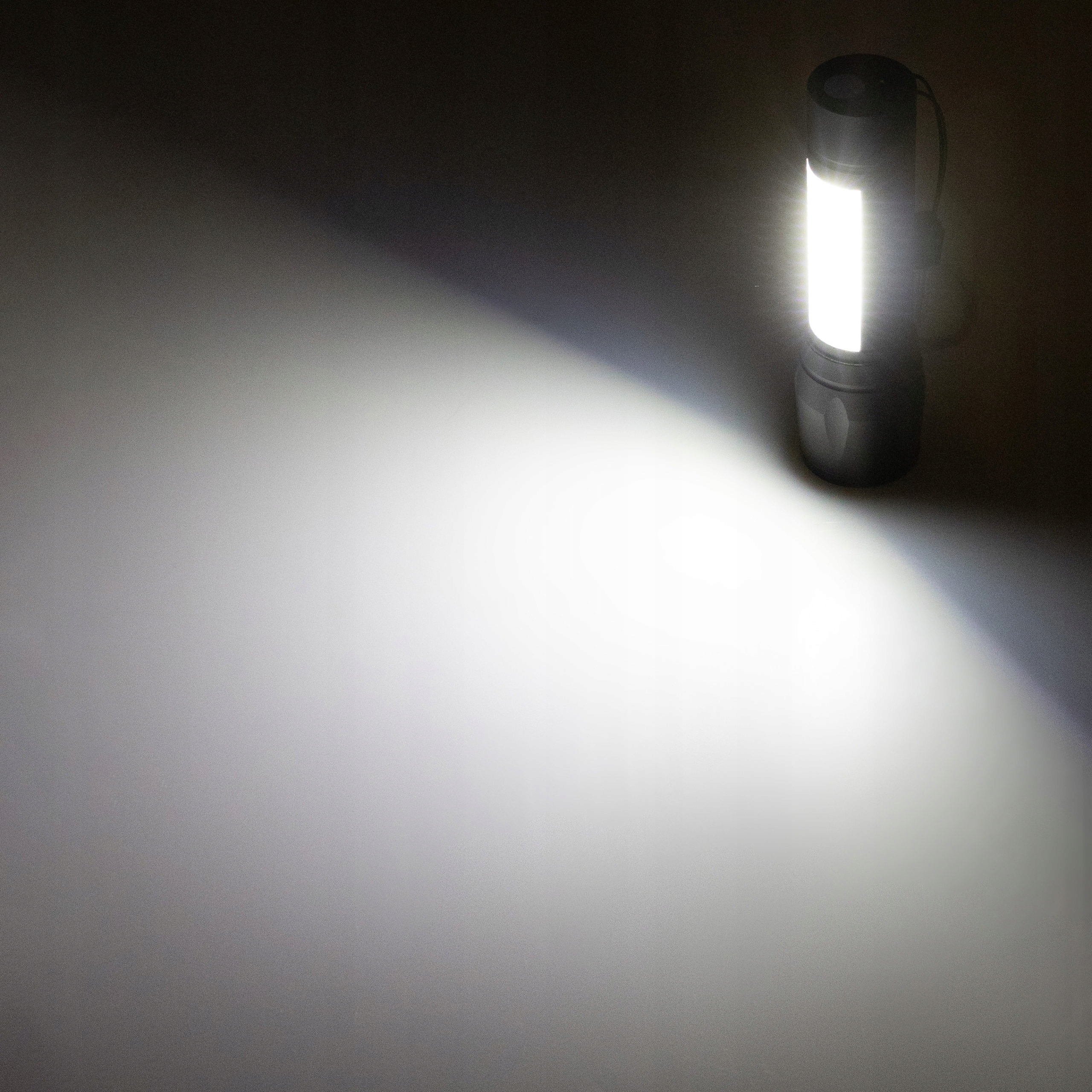 LATARKA TAKTYCZNA LED MOCNA WOJSKOWA REFLEKTOR AKUMULATOROWA AKUMULATOR USB Materiał aluminium