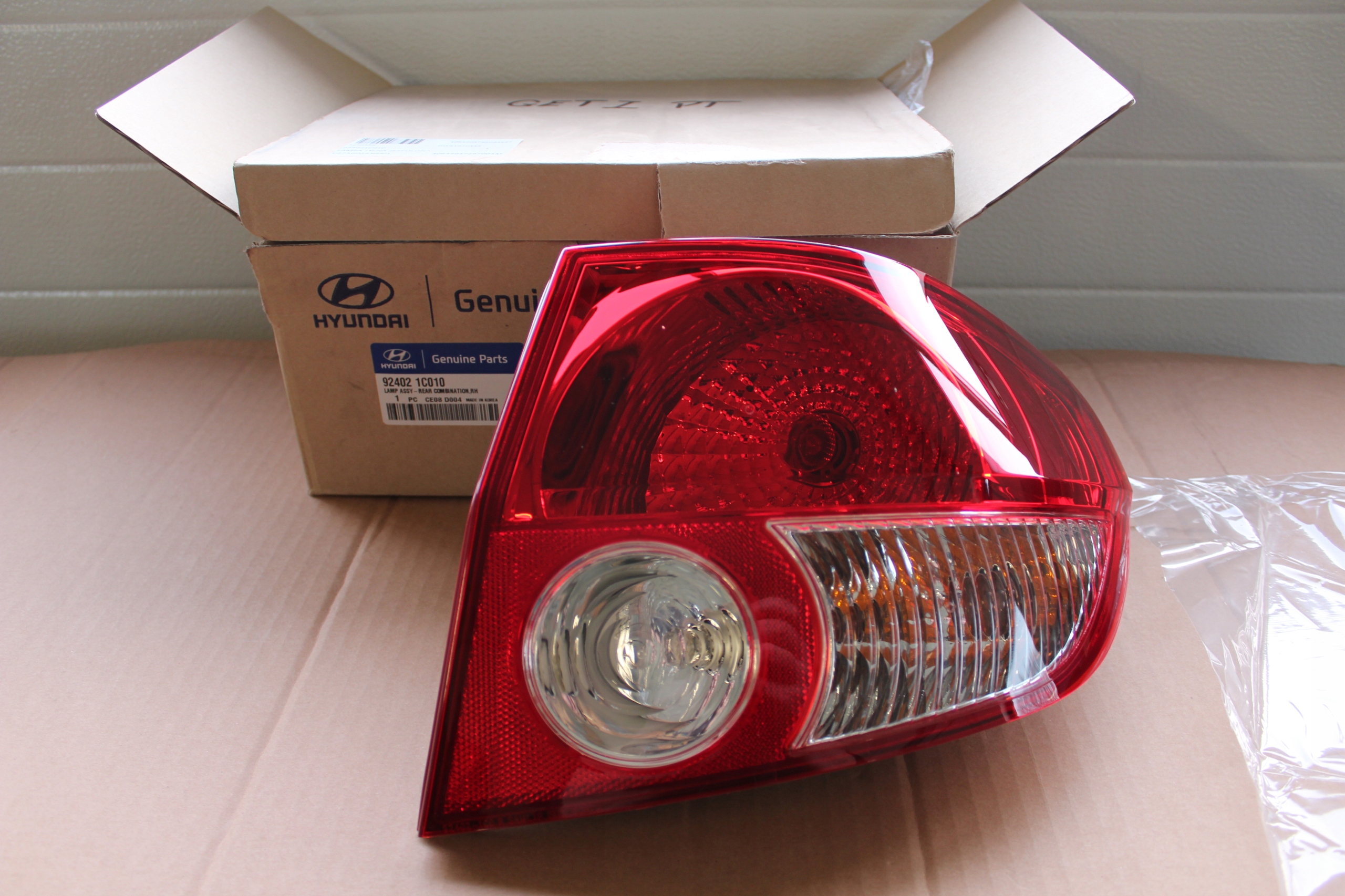 ФАРА ПРАВИЙ ЗАД. HYUNDAI GETZ 92402-1c010