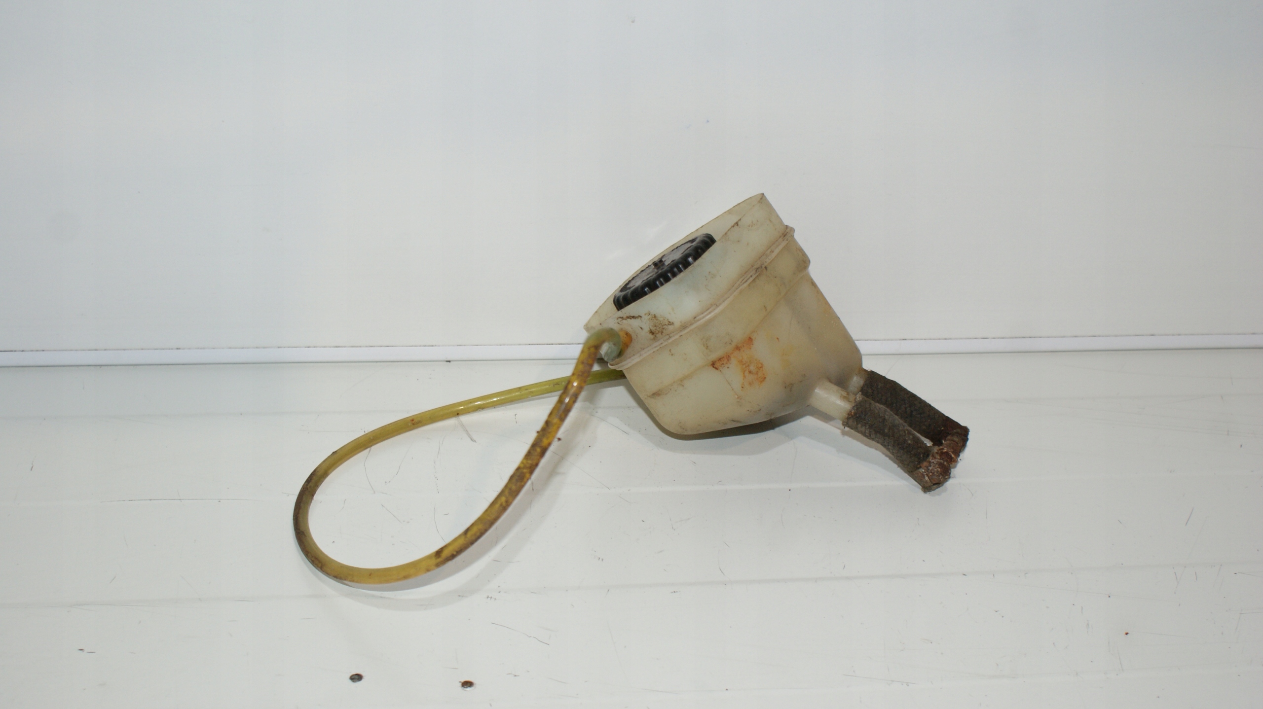 PORSCHE 911 912 БАЧОК ТОРМОЗНОЙ ЖИДКОСТИ 67-73