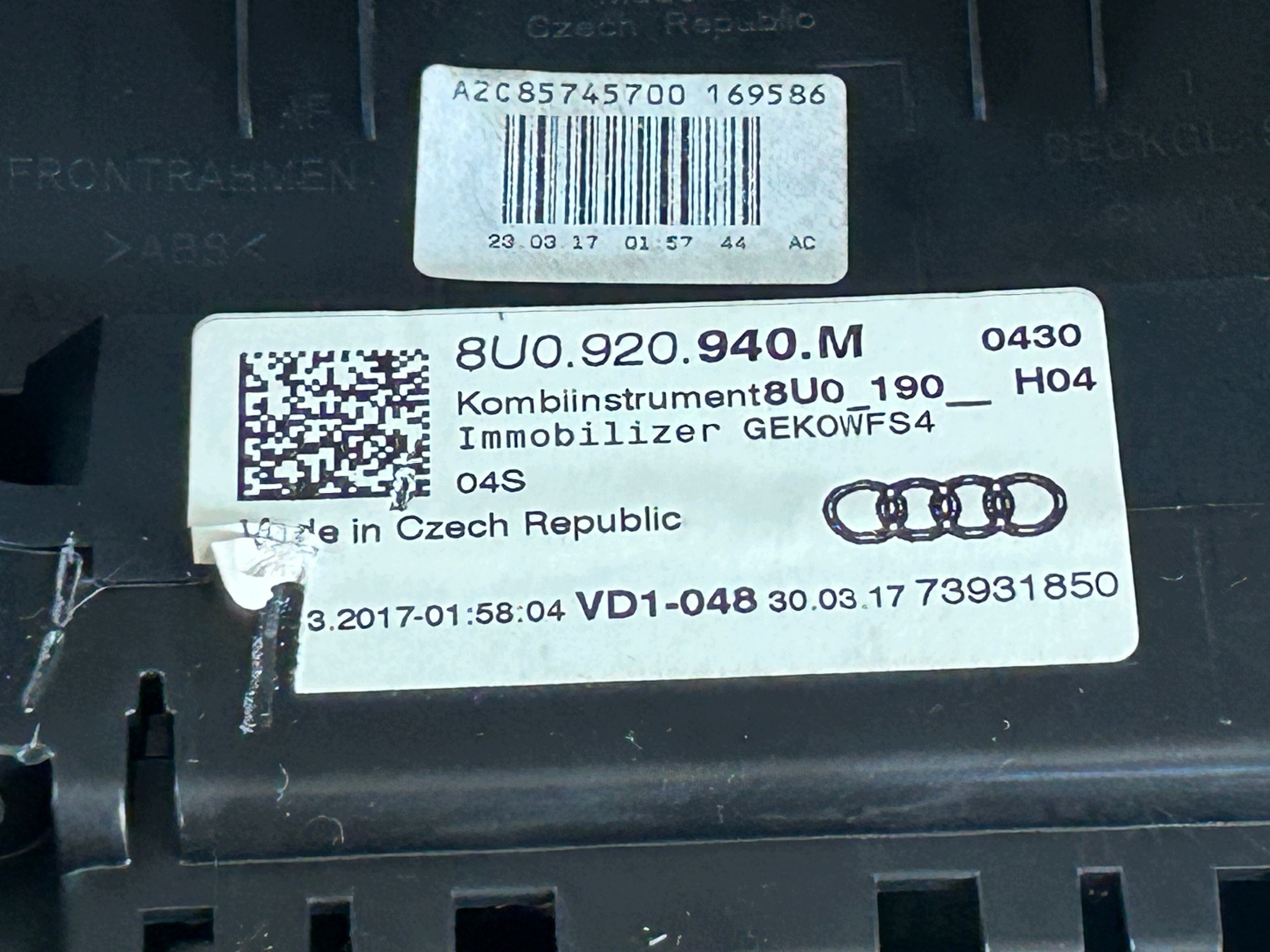 AUDI Q3 and 8U LIFT 2,0 dials clock 8U0920940M