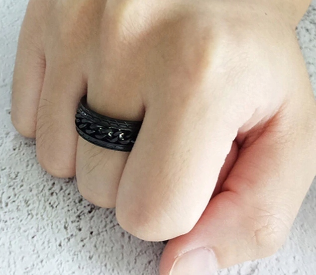 Czarny Pierścień Sygnet Łańcuch Punk STAL Marka Inna marka