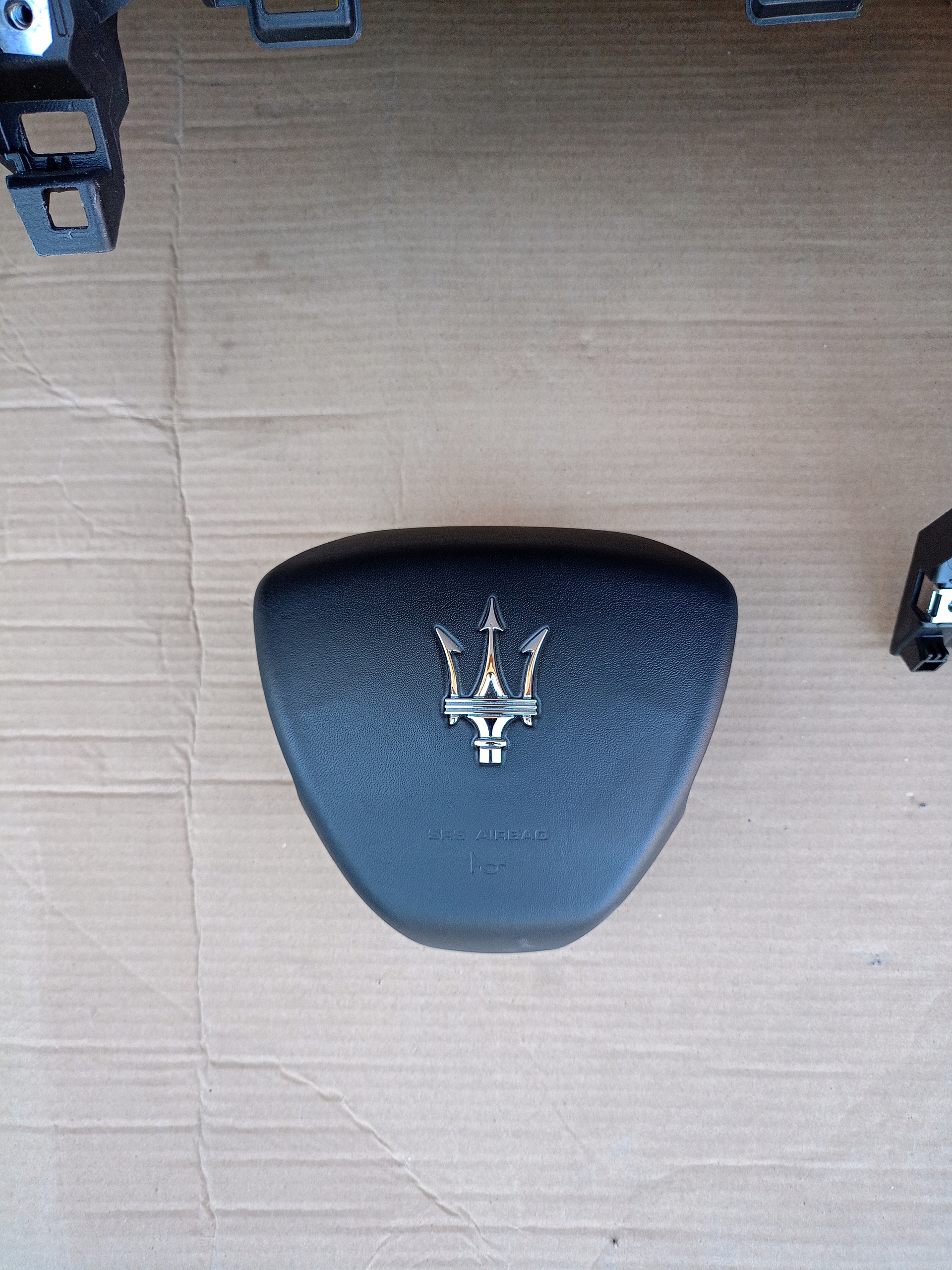 MASERATI LEVANTE торпеда консоль