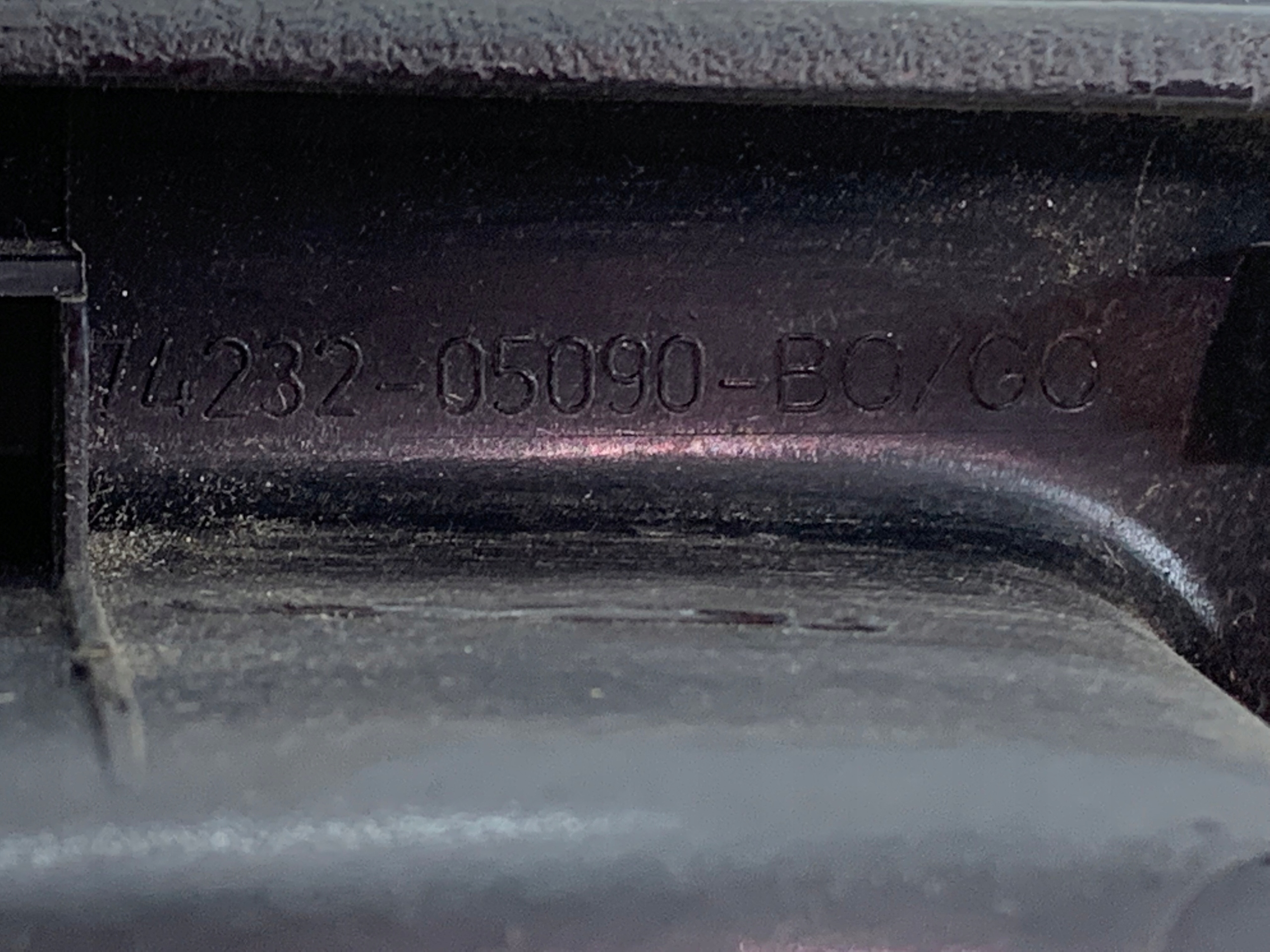 TOYOTA AVENSIS T22 PANEL okna levý předek