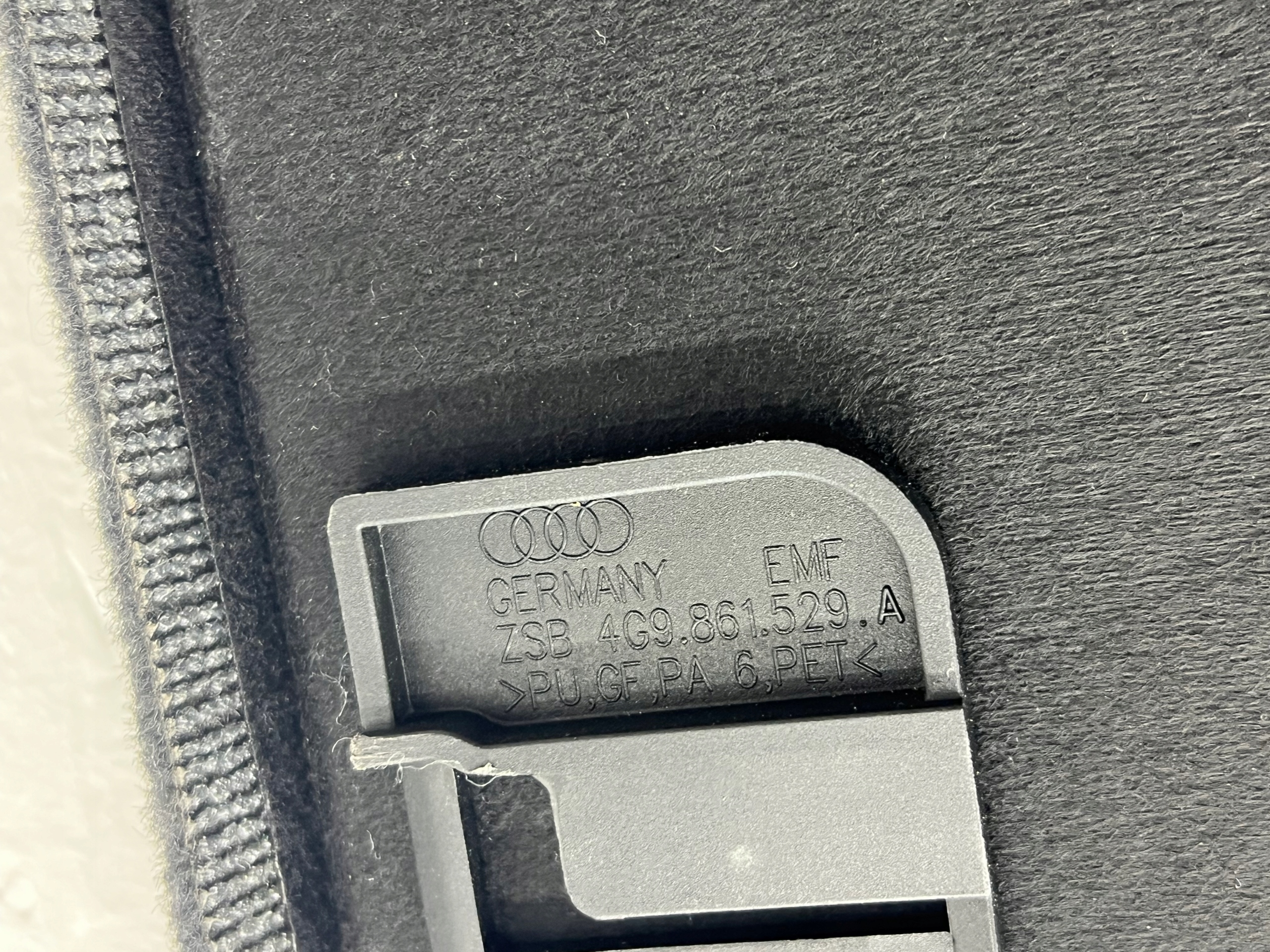 AUDI A6 4G C7 KOMBI mats floor boot 4G9861529A