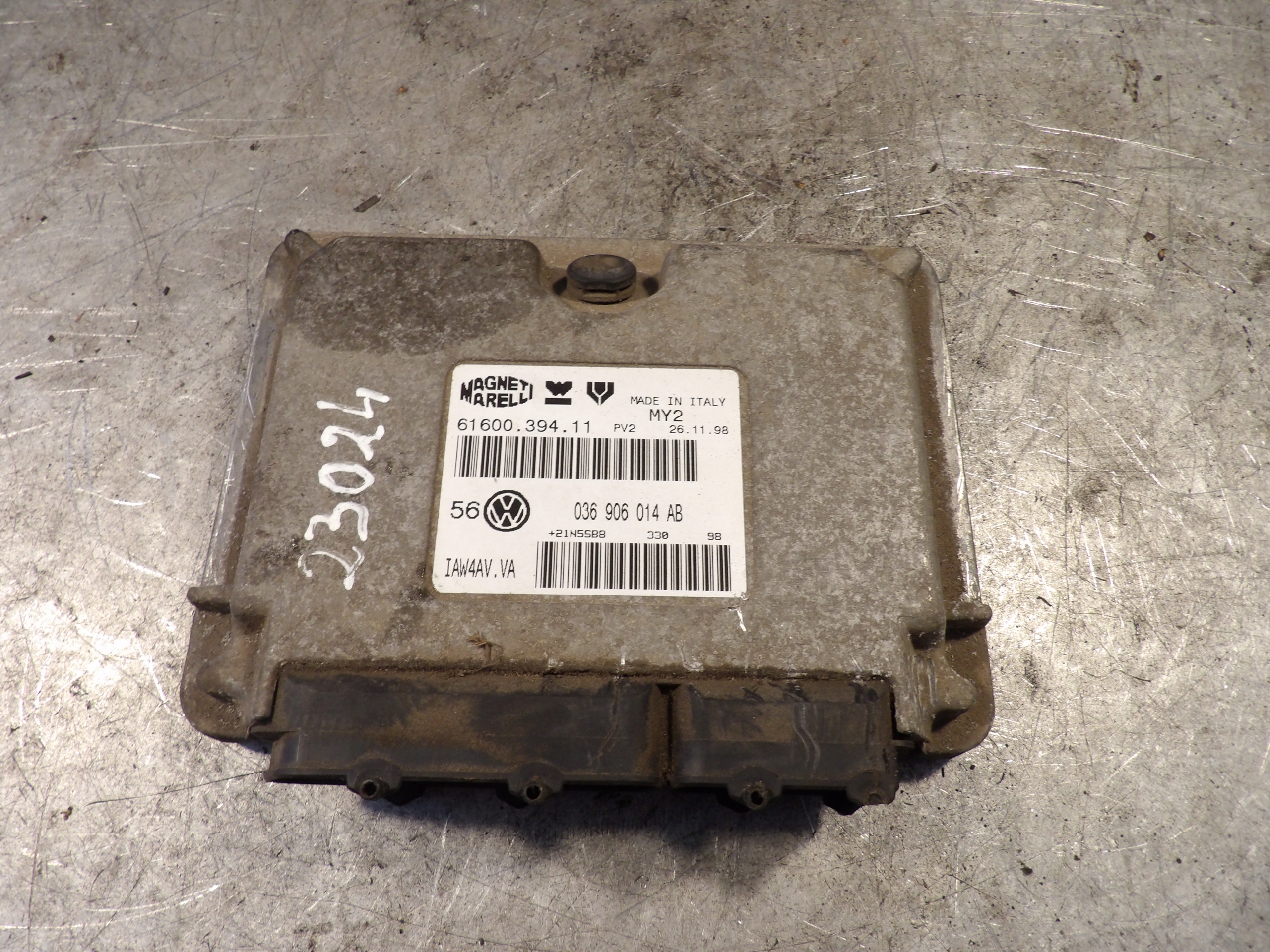 VW Golf IV 1,4B computer control unit 61600.394.11 036906014AB IAW4AV.VA