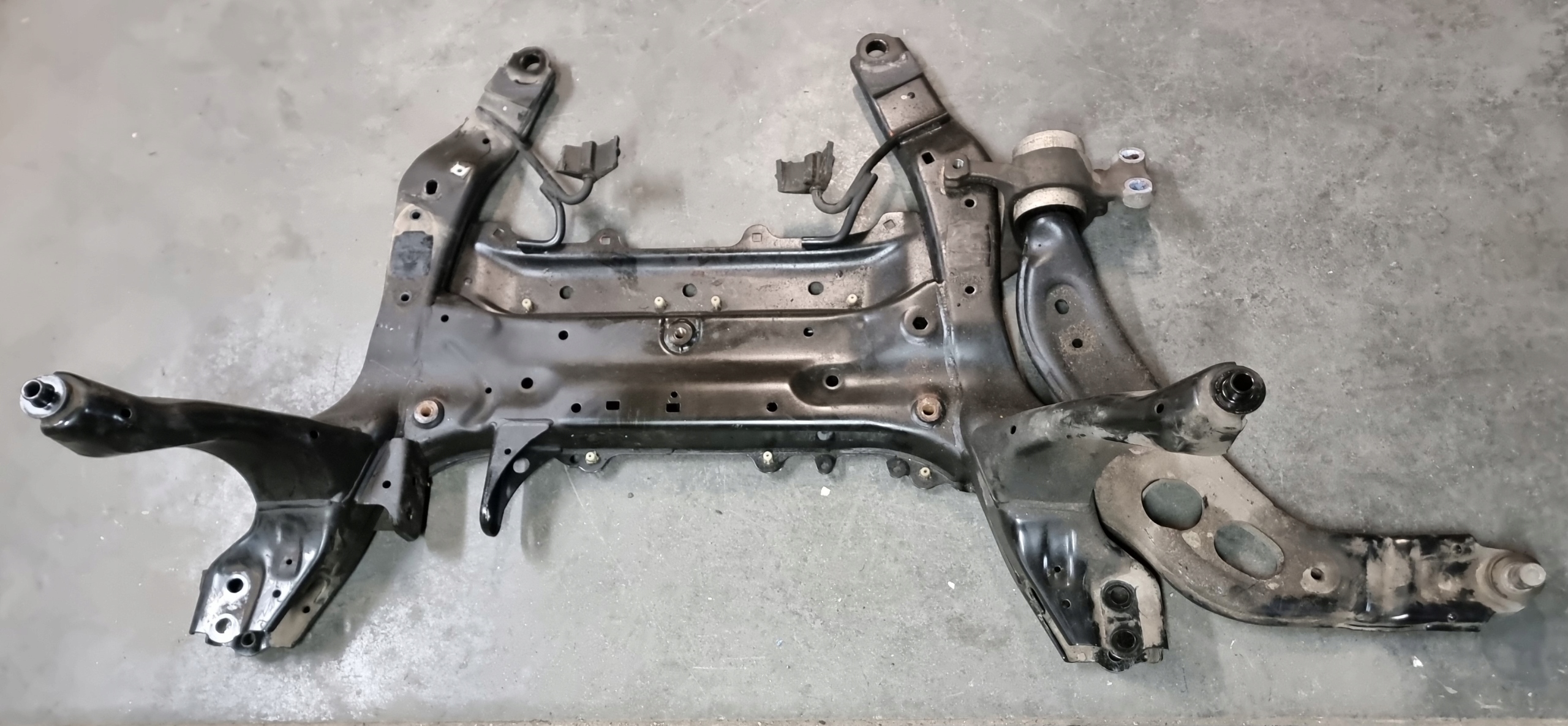 BMW 1 F40 BELKA WÓZEK SANKI PRZÓD