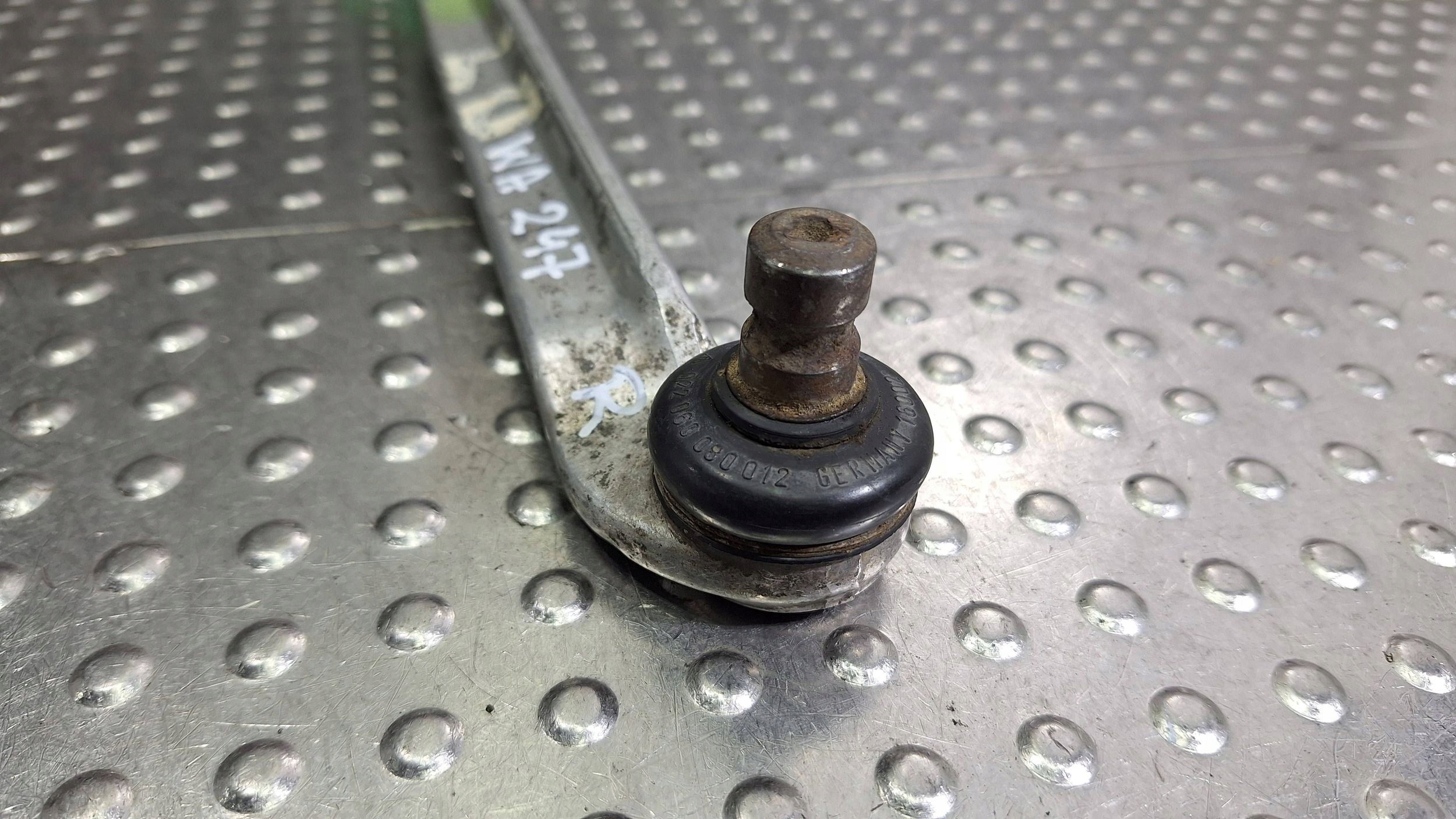 arm right front upper OE 8D0407508E AUDI A4 B6 A6 C5 PASSAT B5 SUPERB and