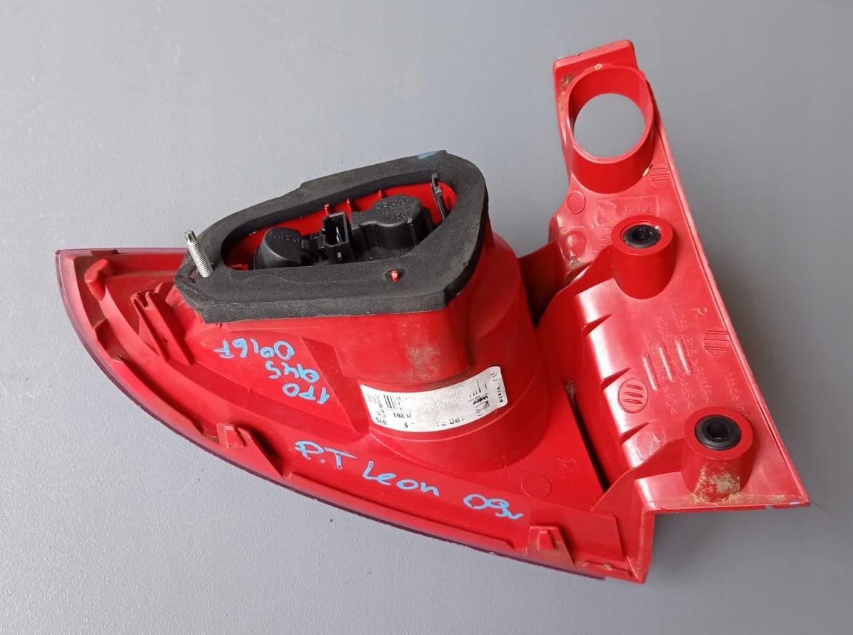 SEAT LEON II light right rear part 1P0945096F EU