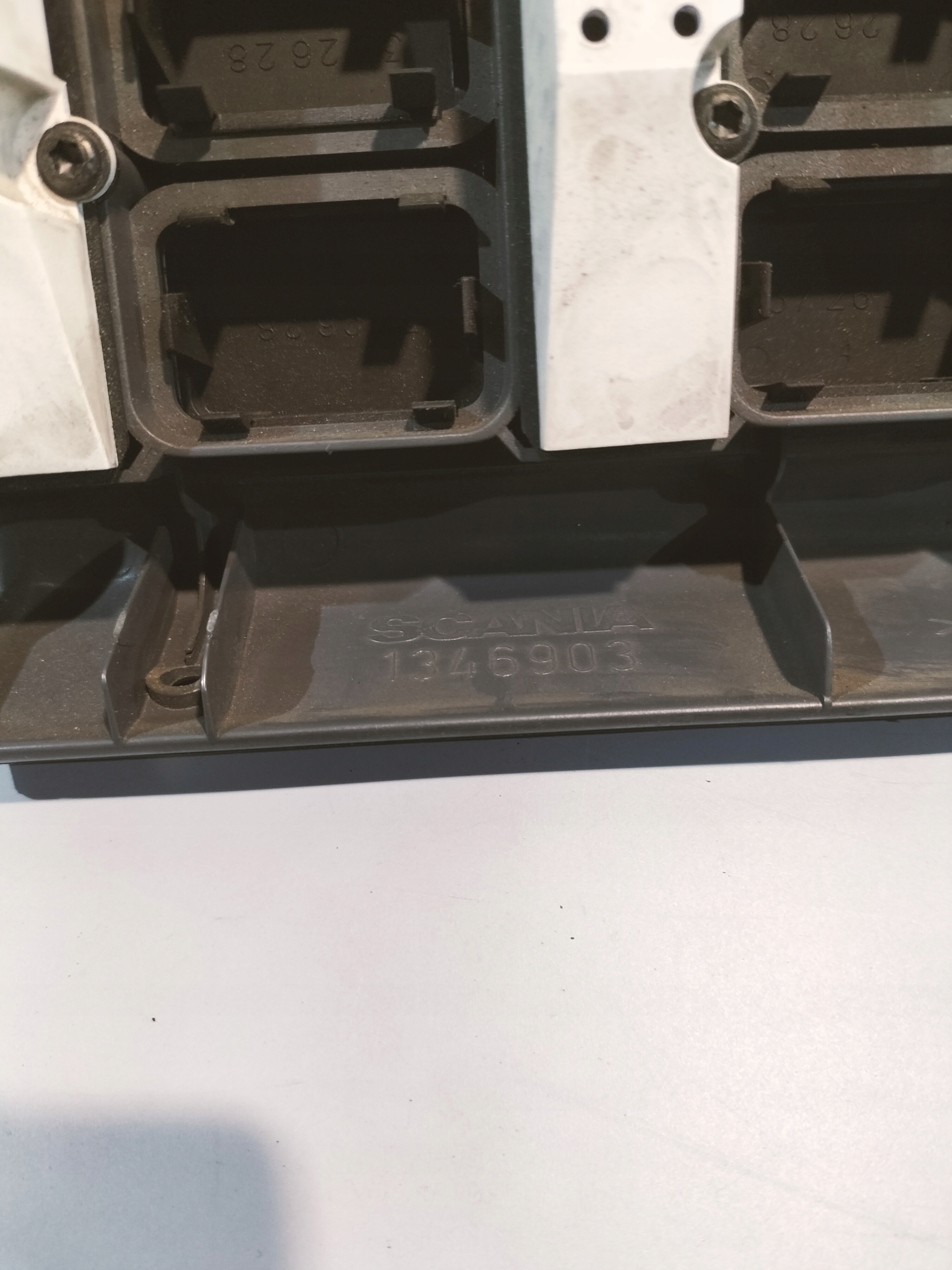 frame PANEL ZASLEPKI PRZYCISKOW SCANIA 4 1346903