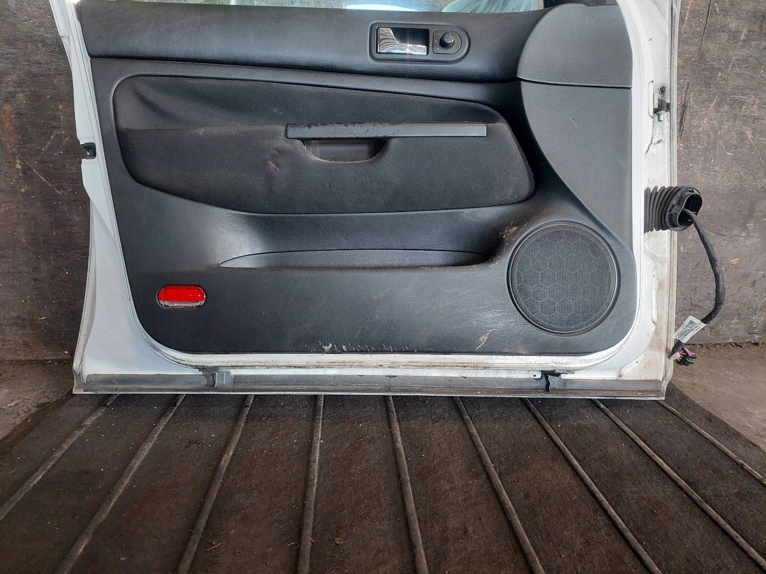 door complete left front VOLKSWAGEN GOLF IV LB9A KOMBI