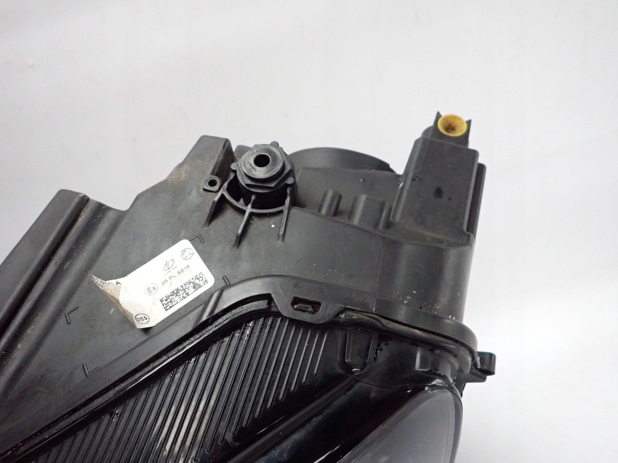light left front front ZWYKLA SKODA KAROQ 57B941015A