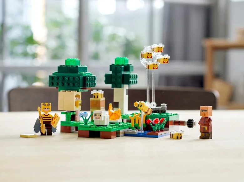 KLOCKI LEGO MINECRAFT PASIEKA 21165 PREZENT Marka LEGO