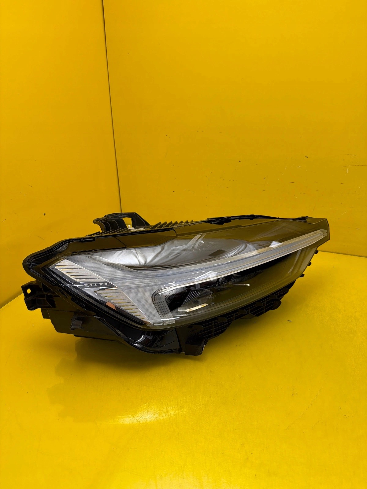light right Volvo XC60 II Lift 2020- Full Led 32337387