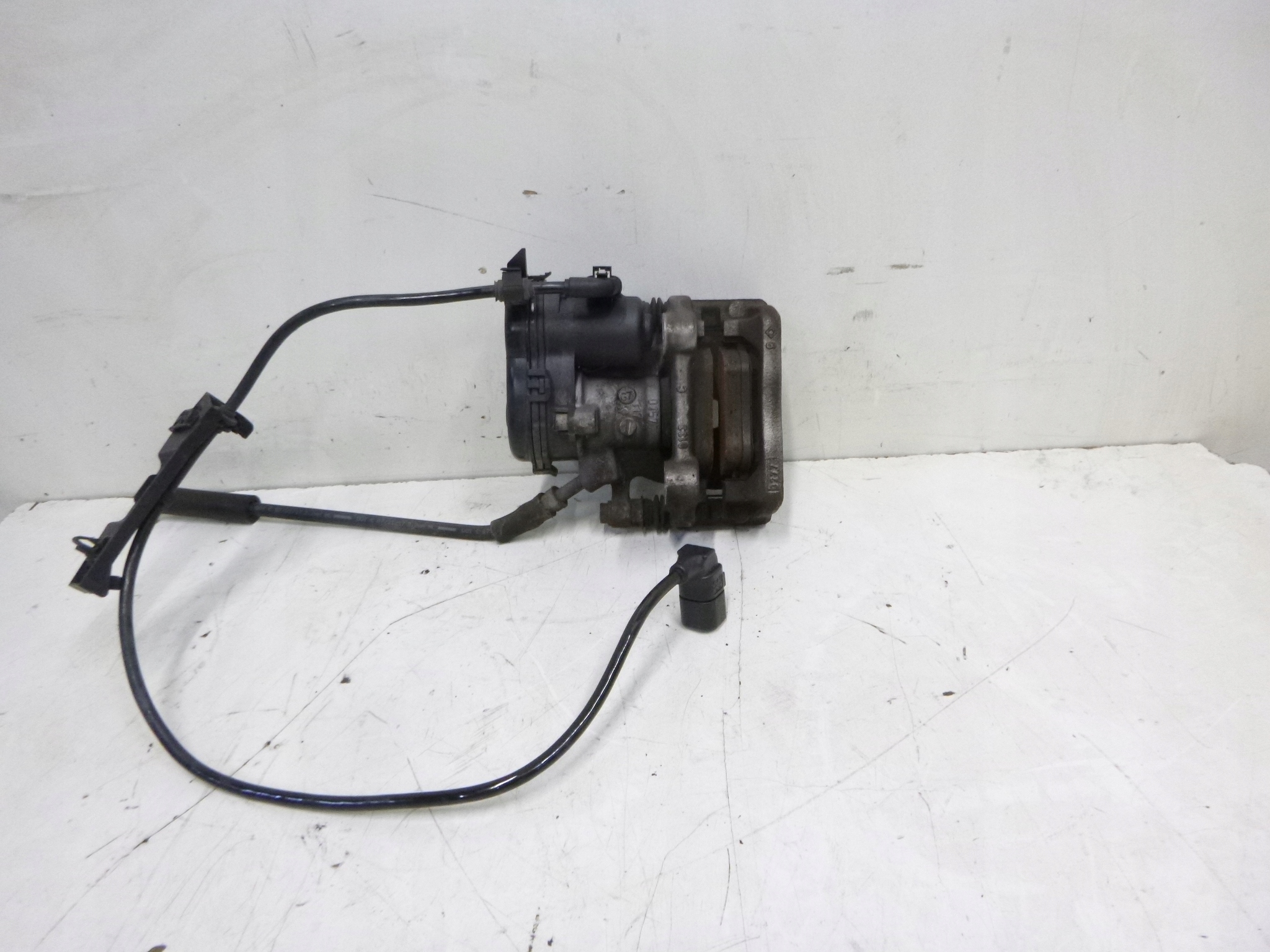 caliper brake rear part left MERCEDES W176 2017r. TRW