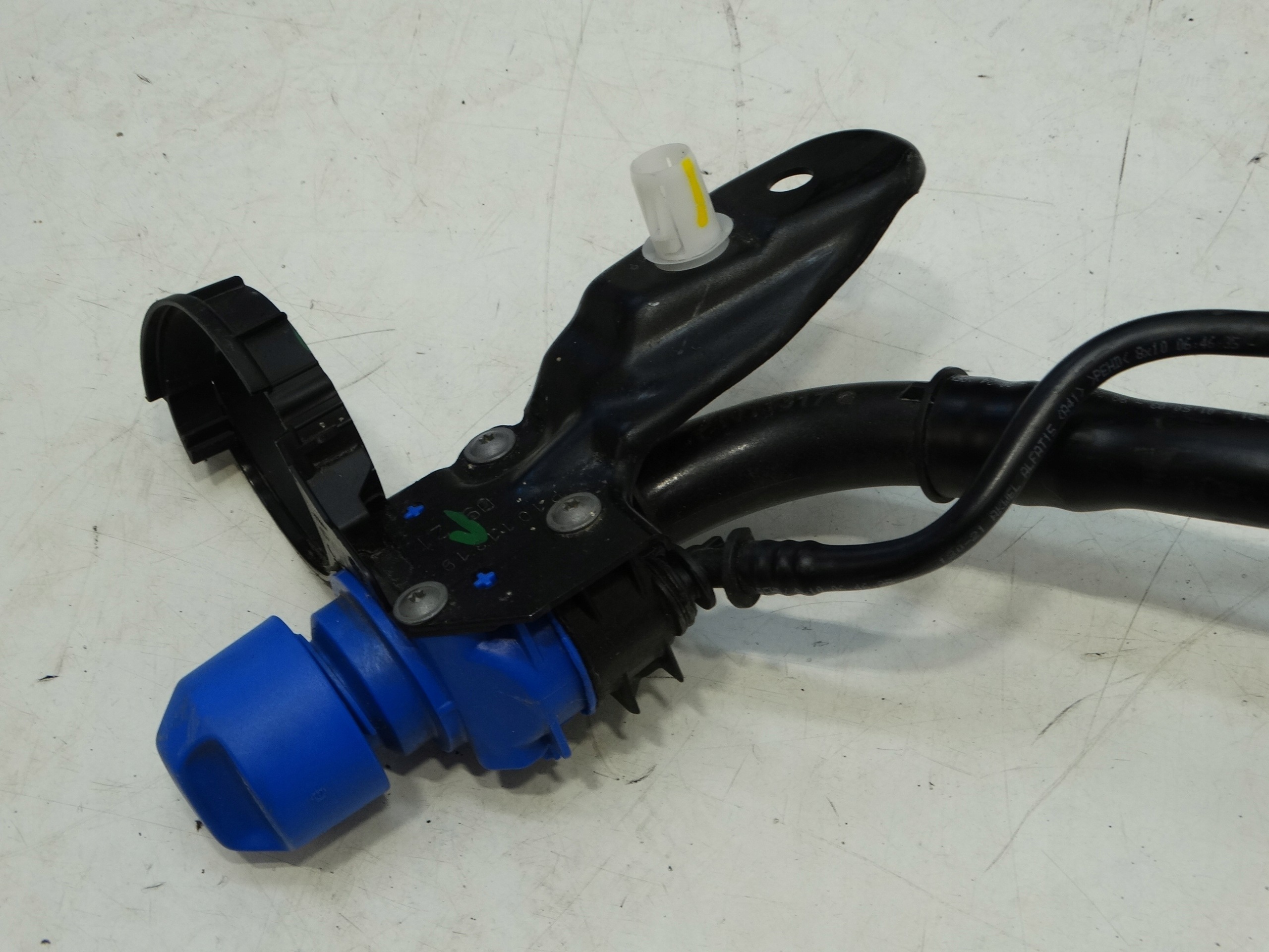 rohr einfüll + deckel ADBLUE CITROEN C4 III 24R.- 9813850980