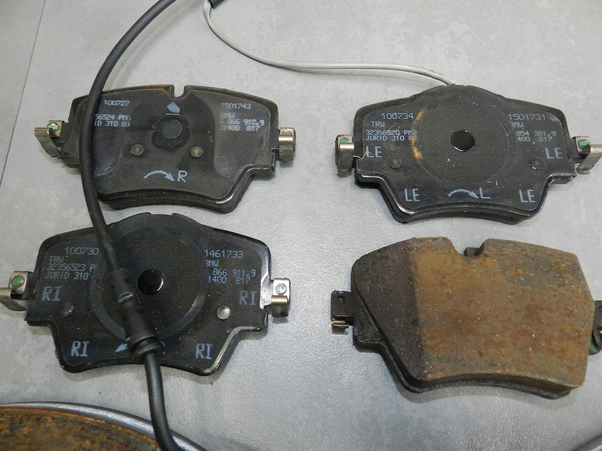 BMW X1 F48 kotuče brzdové plotýnky předek 6799351 307X24