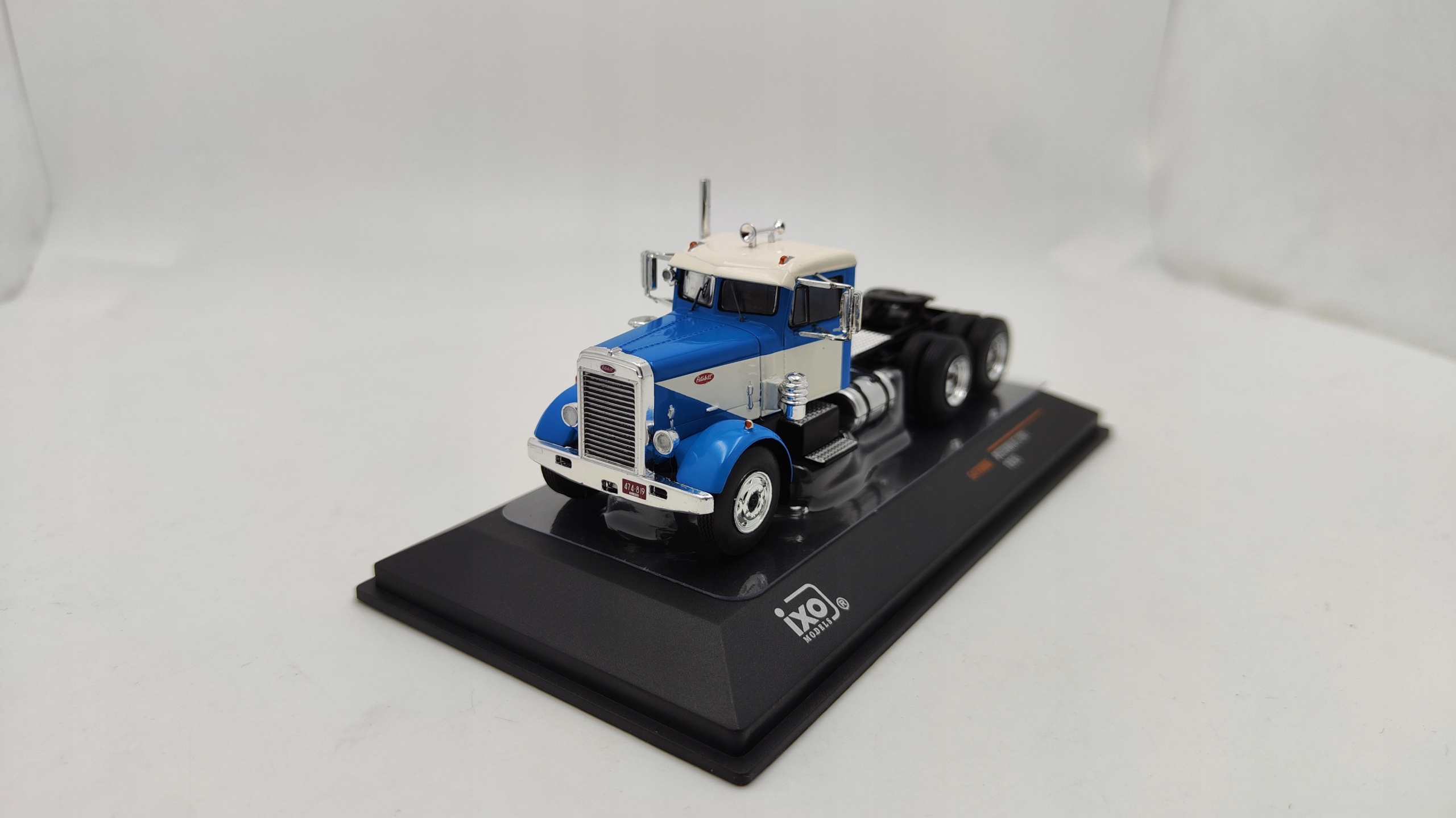 Peterbilt 281 modrý 1955 1:64 Ixo