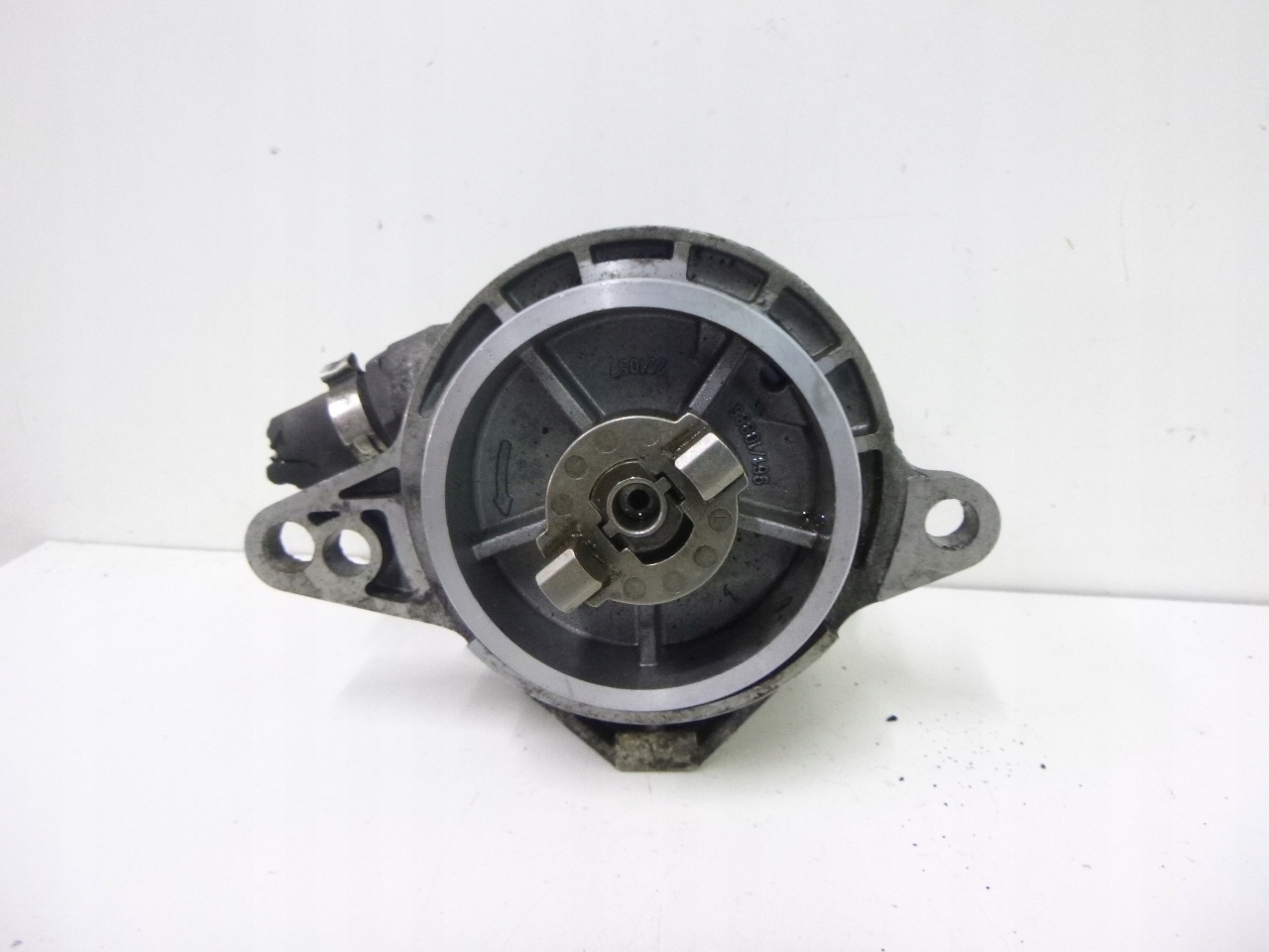 2249939 - Насос Vacum BMW E46 2.0 D 2000г.