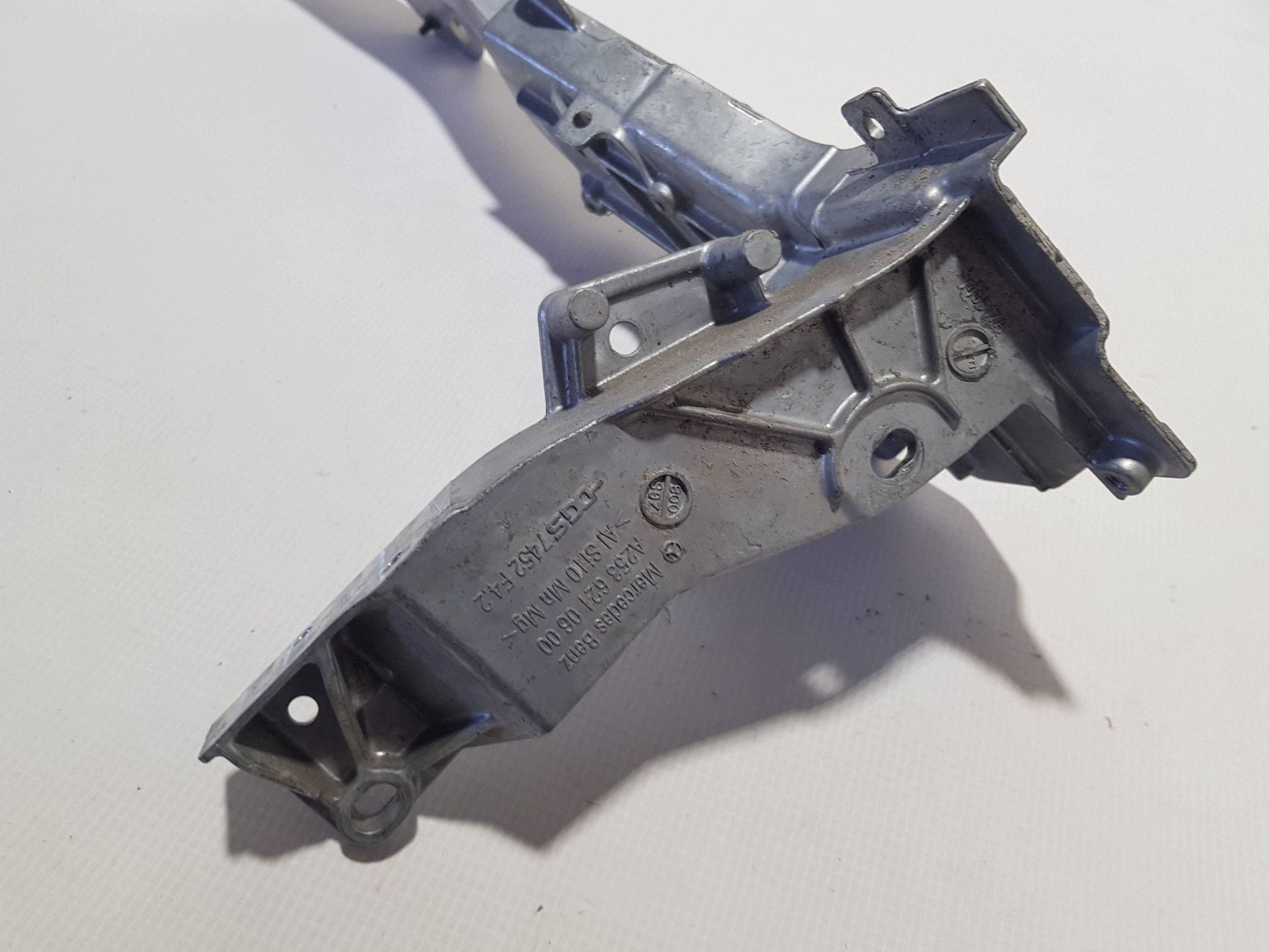 MERCEDES W213 E-KLASA OKULAR supports pillar iron left console