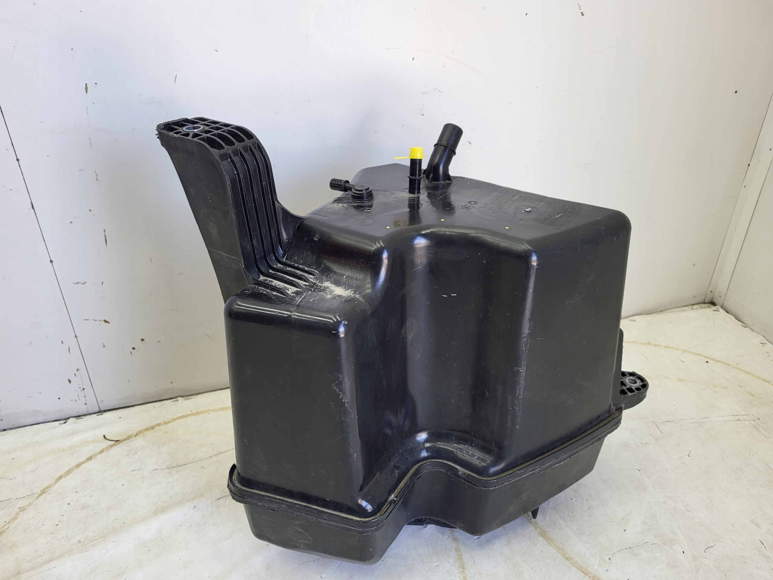 Zbiornik ADBLUE MERCEDES SPRINTER W907 W910 A9104702401 A0994713600