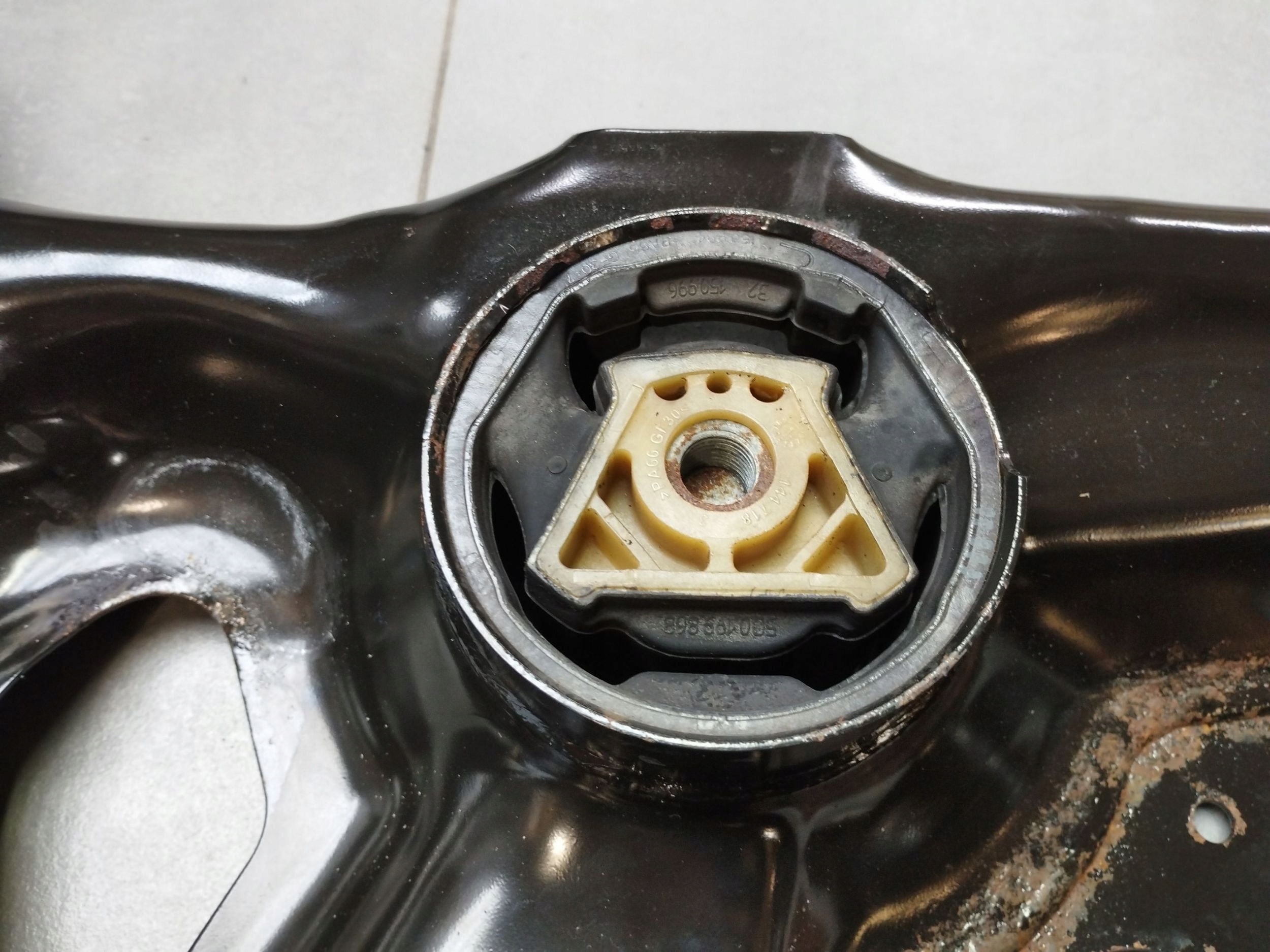 Audi Q3 F3 83A axle beam subframe axle beam front sider 3Q0199315G