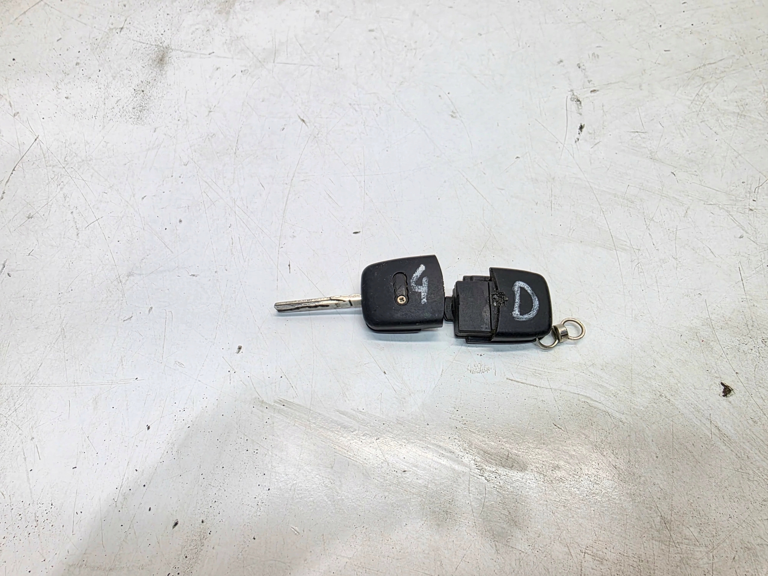 key PILOT SCYZORYK AUDI A3 A4 A6 4D0837231N 433.92 MHz