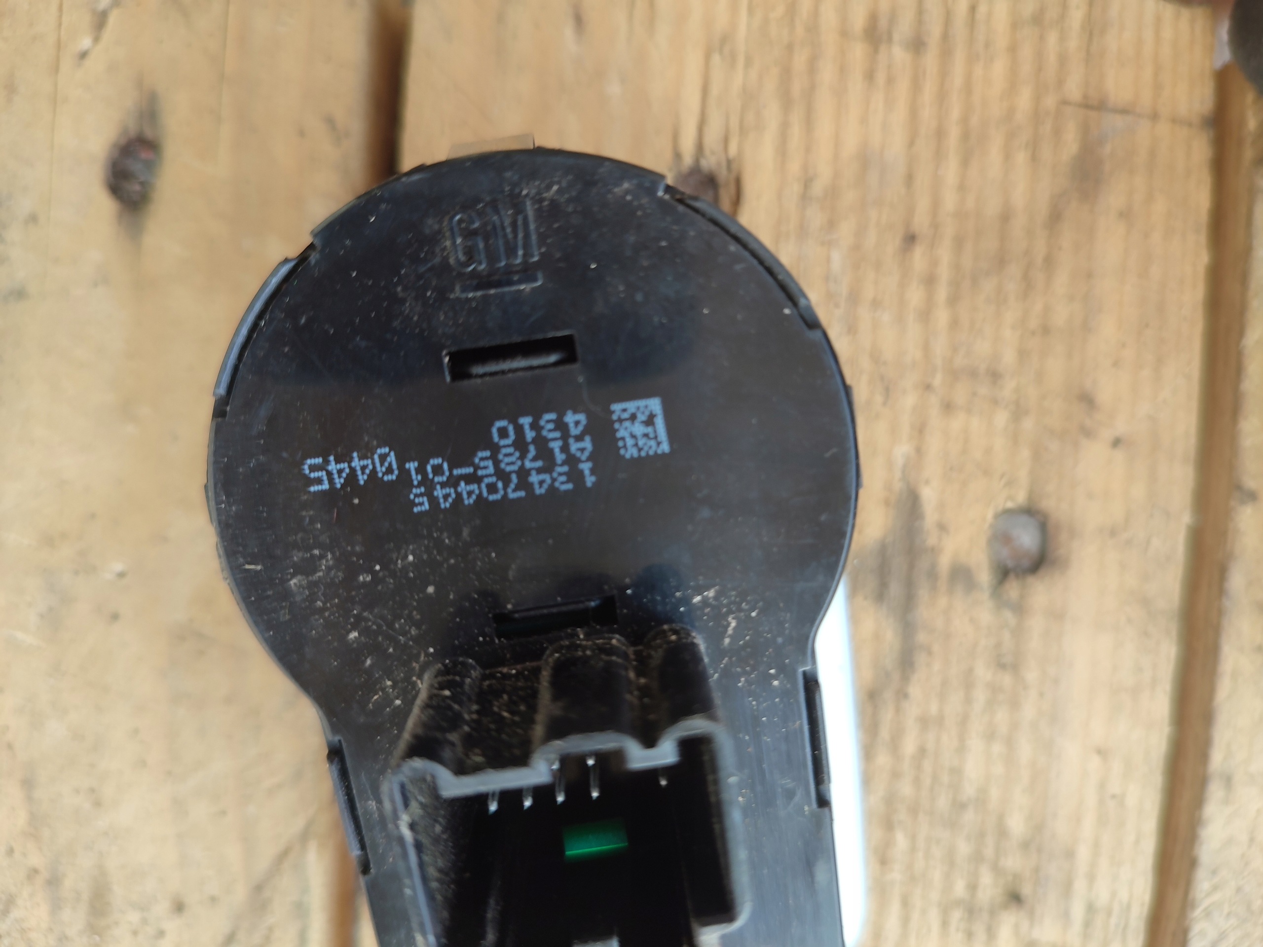 switch switch of the lights control unit Opel Corsa E 13470445