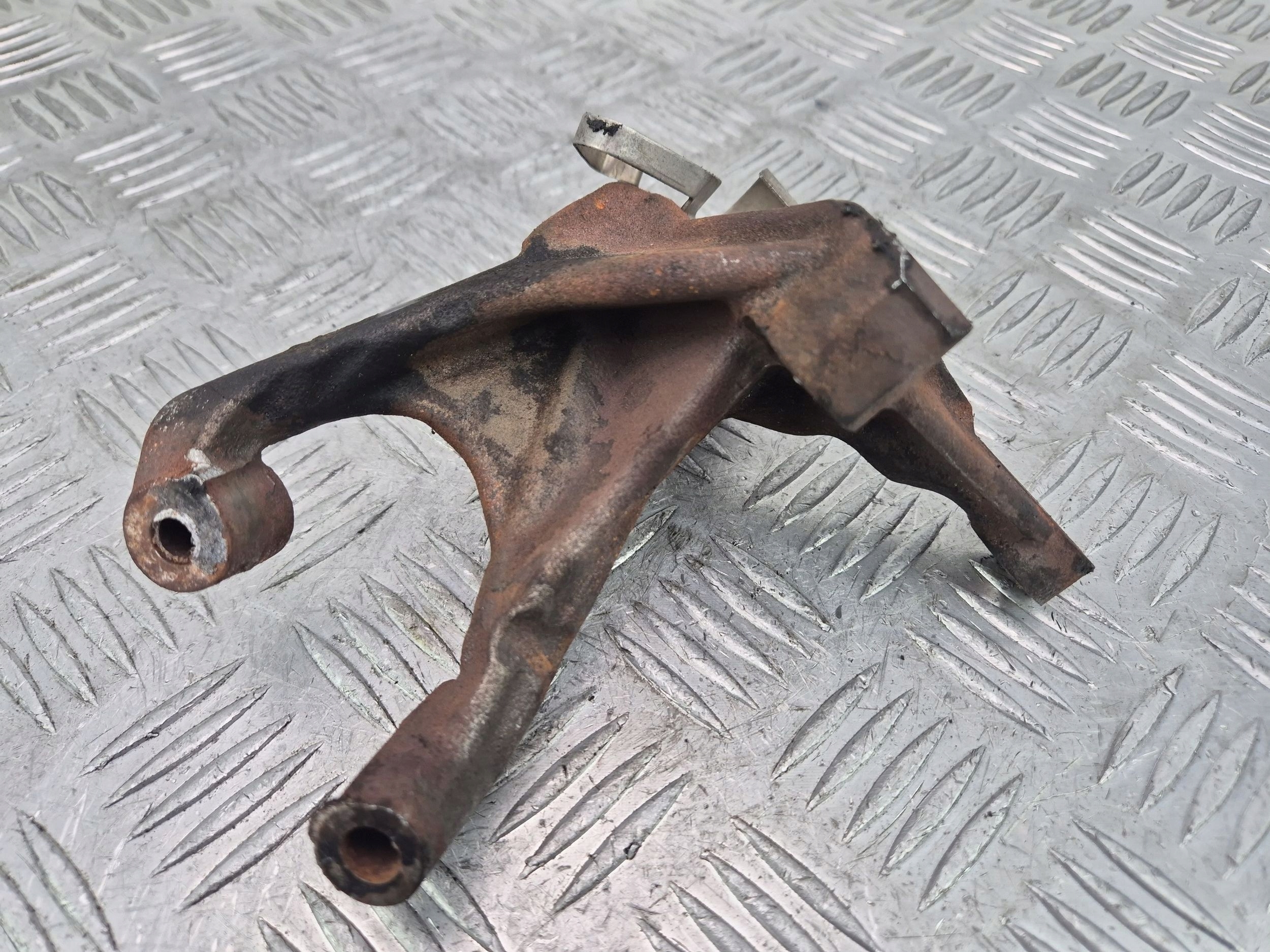 engine mount Mercedes C300d W205 A6541424000 OM654920