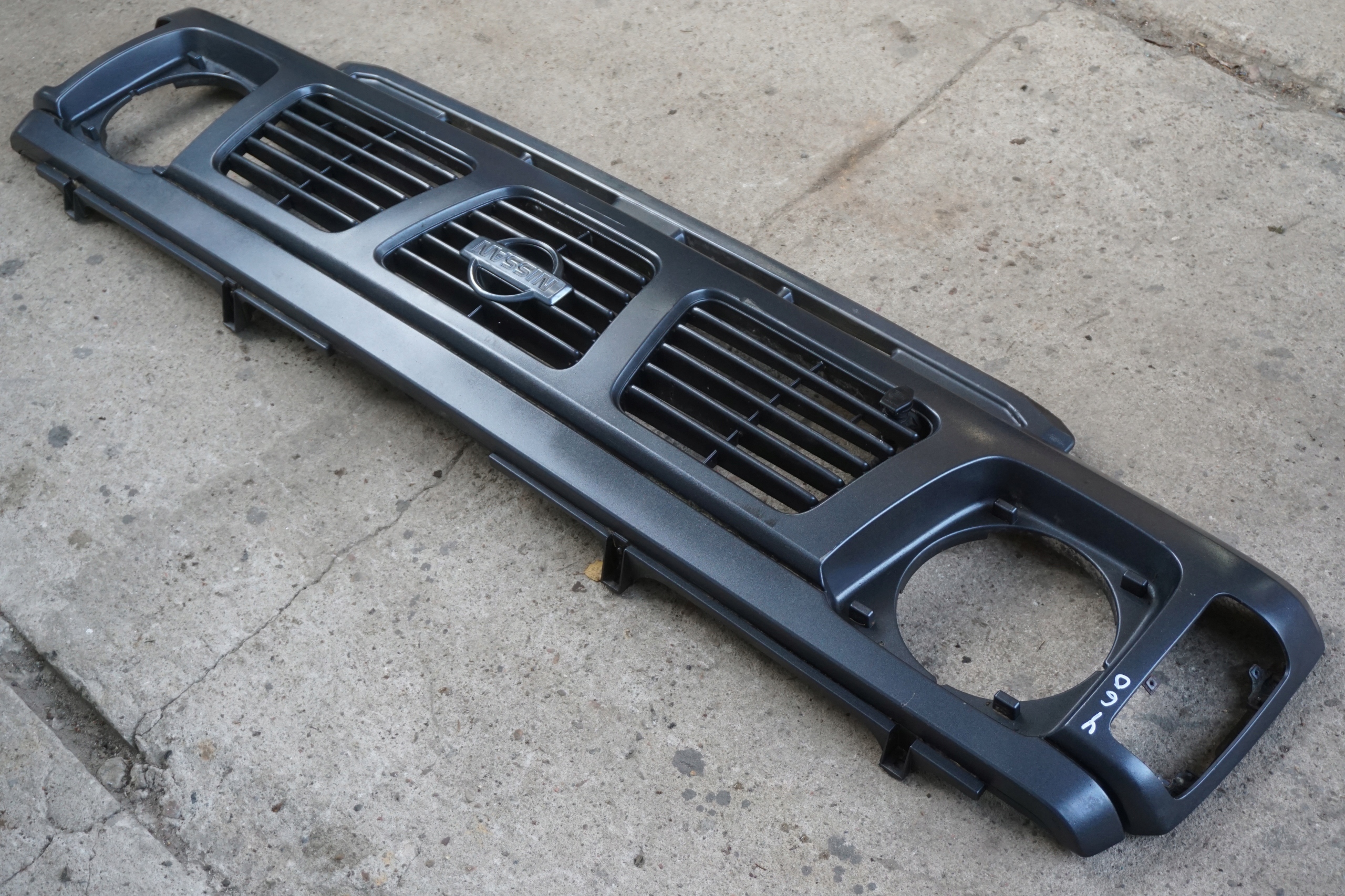 Nissan Patrol Y60 Kühlergrill FRONTGRILL Kühlergitter - Thumbnail 6