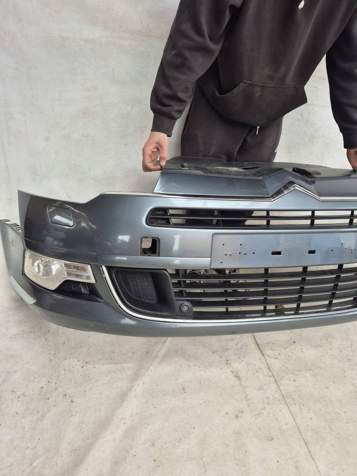 CITROEN C5 II X7 08- bumper front front 6XPDC SPR 9681052477