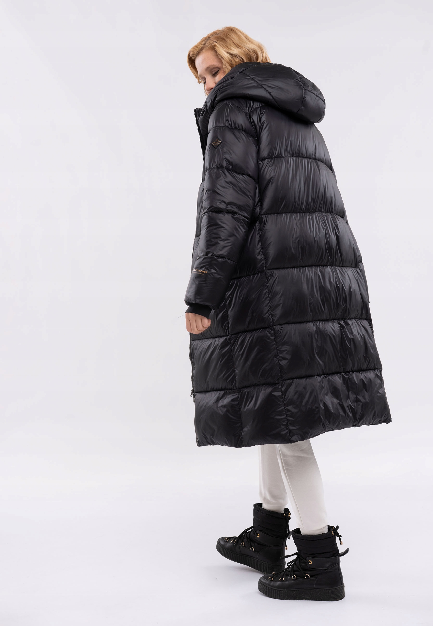 DAMSKI DŁUGI PIKOWANY PŁASZCZ CZARNY VOLCANO J-MACADAMIA XL