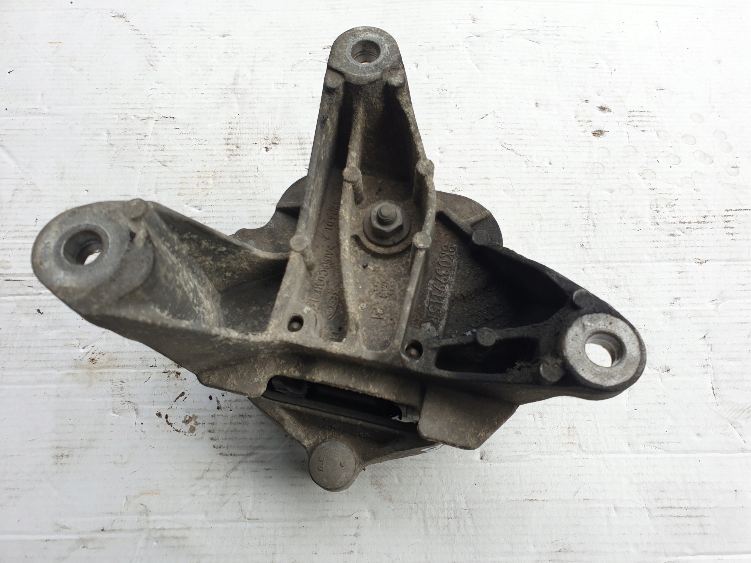 Getriebehalter AUDI A4 B8 A5 2008- 8K0399115R