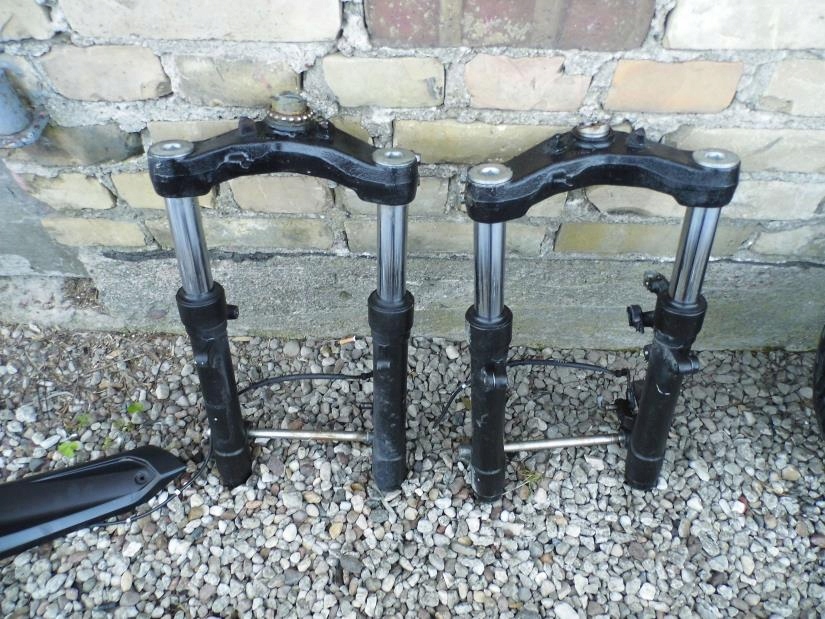 YAMAHA X-MAX 125 14-17 LAGI AMORTYZATORY PRZÓD