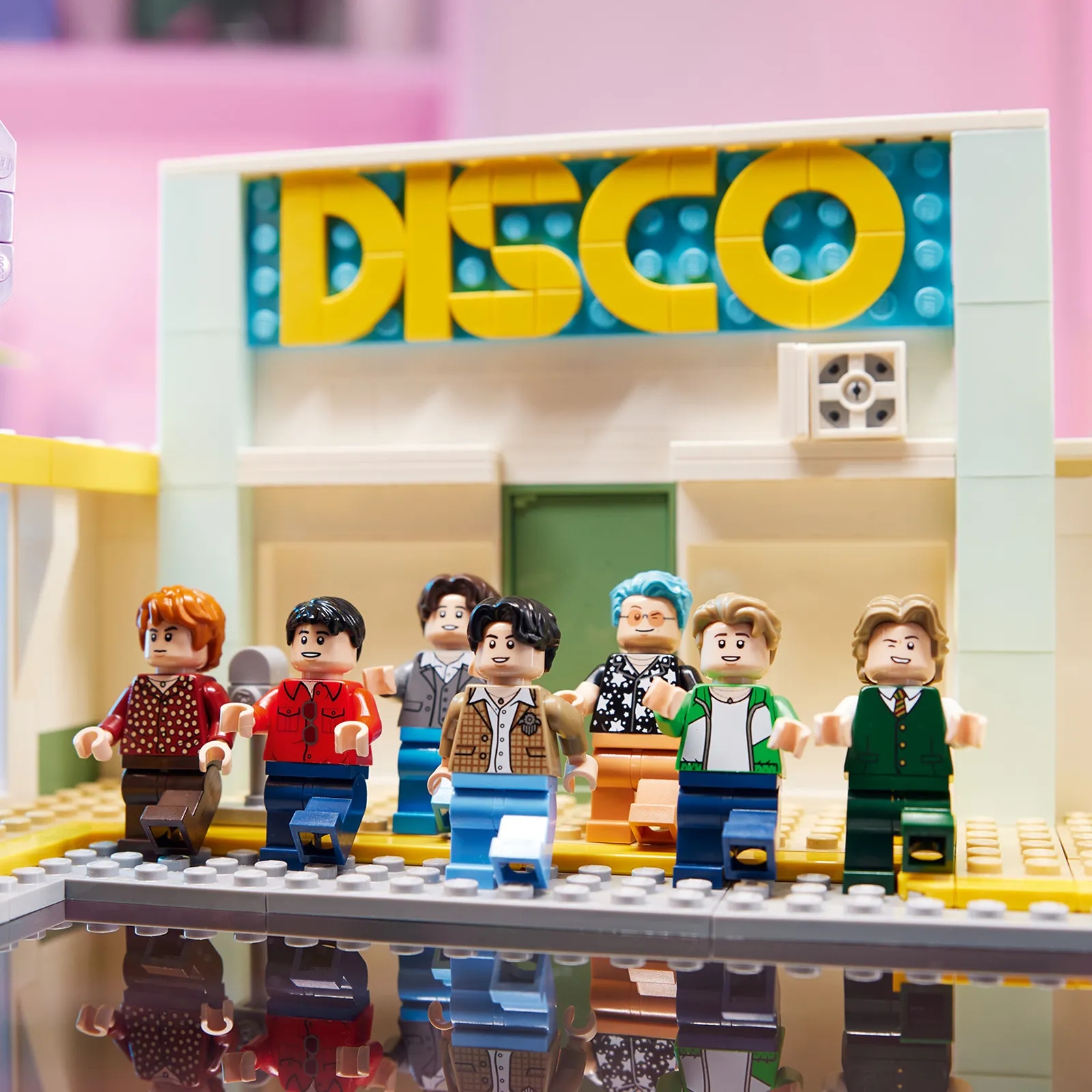 LEGO Ideas BTS Dynamite K-Pop Boys Band Klocki Zestaw 21339 Wiek dziecka 18 lat +
