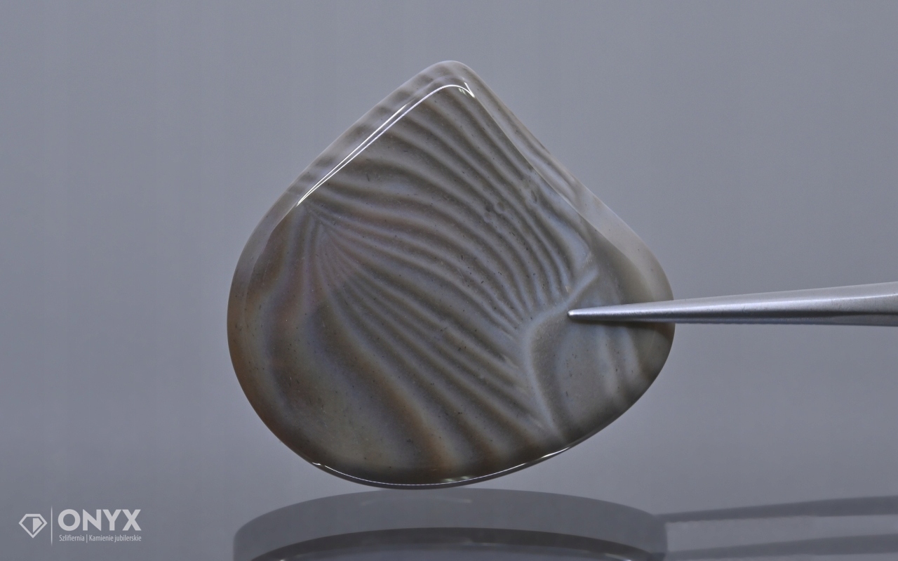 Křemílek pruhovaný kabošon nepravidelný 32,5x31 mm